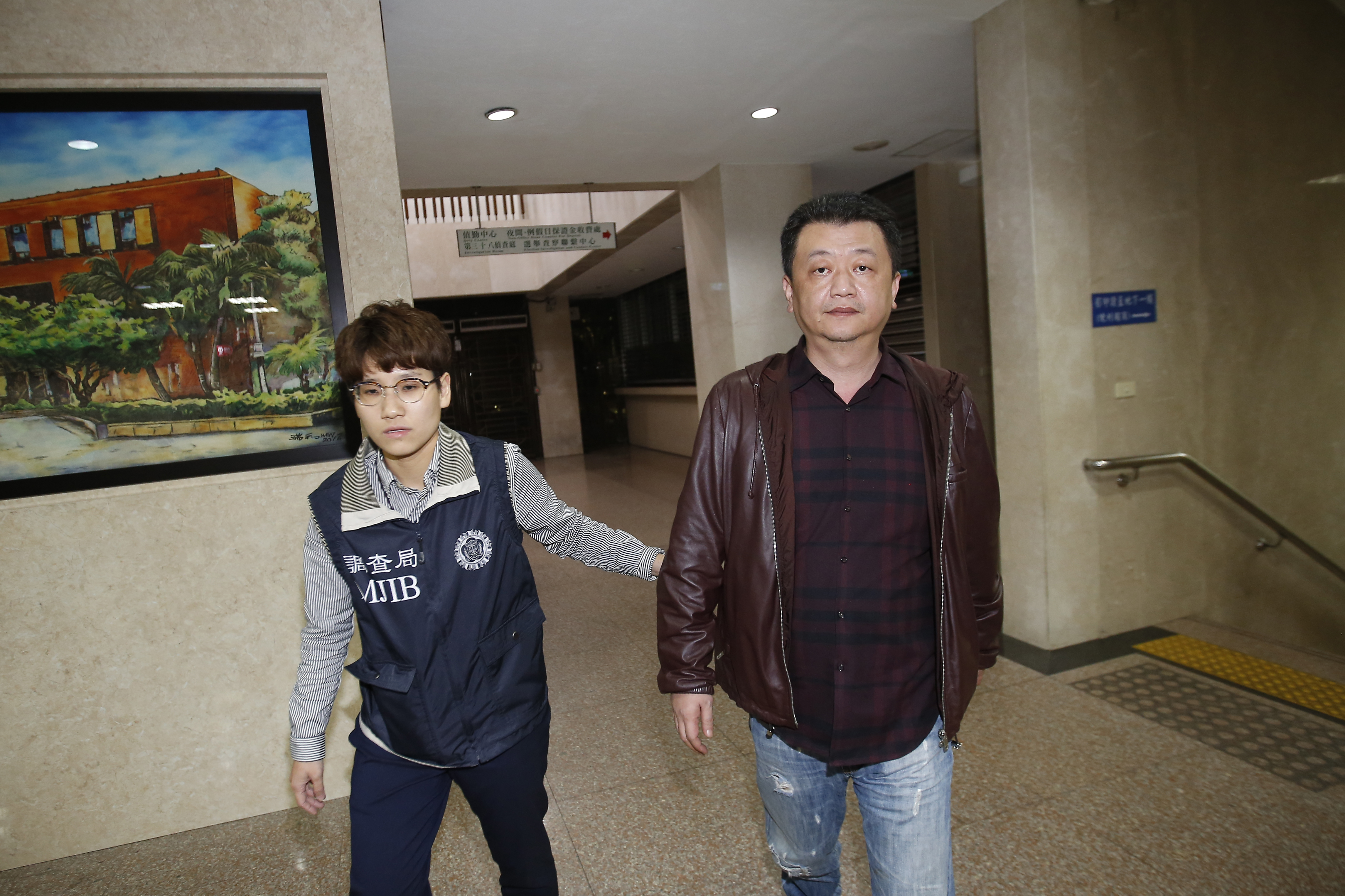 檢調懷疑，遭停牌的分析師、股市名嘴鄭光育（圖），和吳光訓也有往來，吳被指控炒股期間，即透過鄭光育在網路叫進康友，有聯合炒股之嫌。