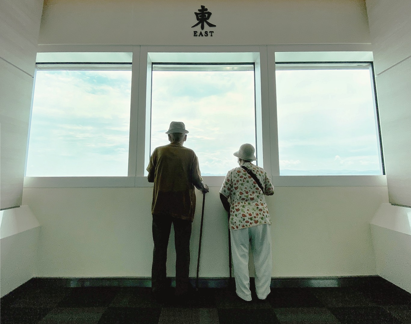 101層樓空間不大，但視野與89樓不太一樣。