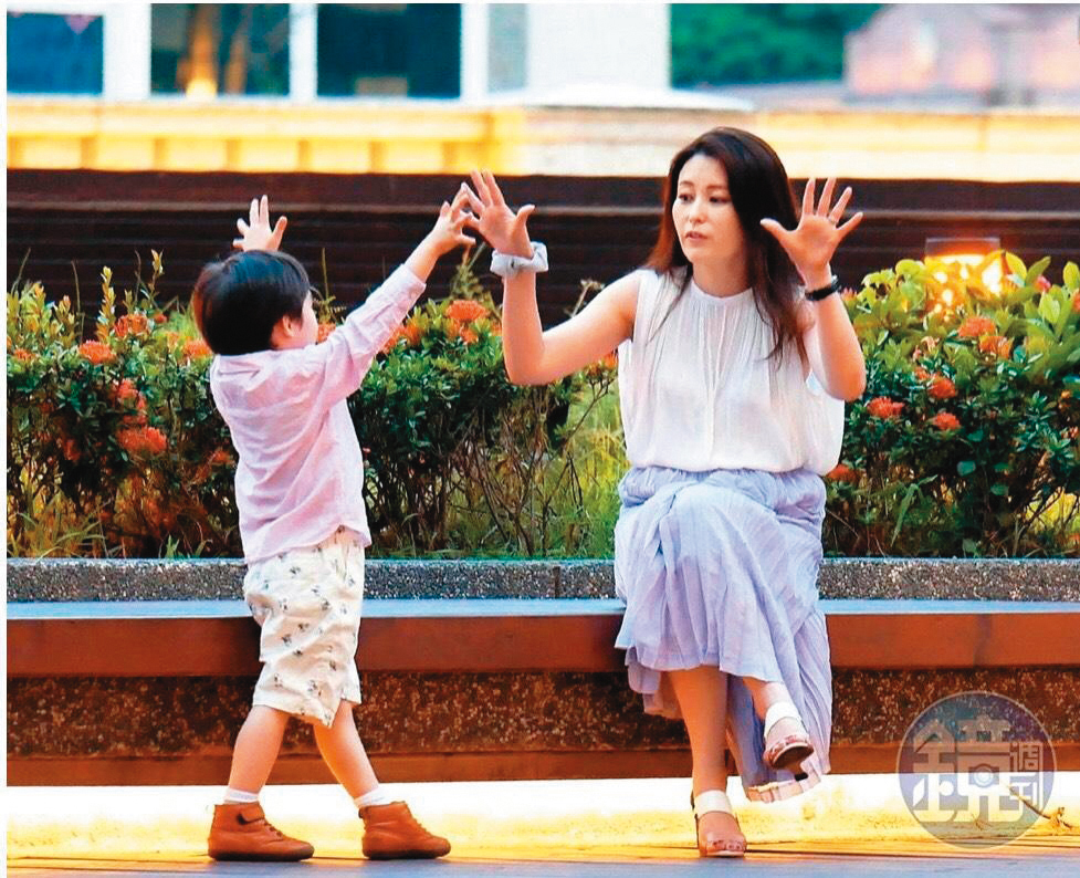 麻衣後來帶著孩子回到日本。(本刊資料照)