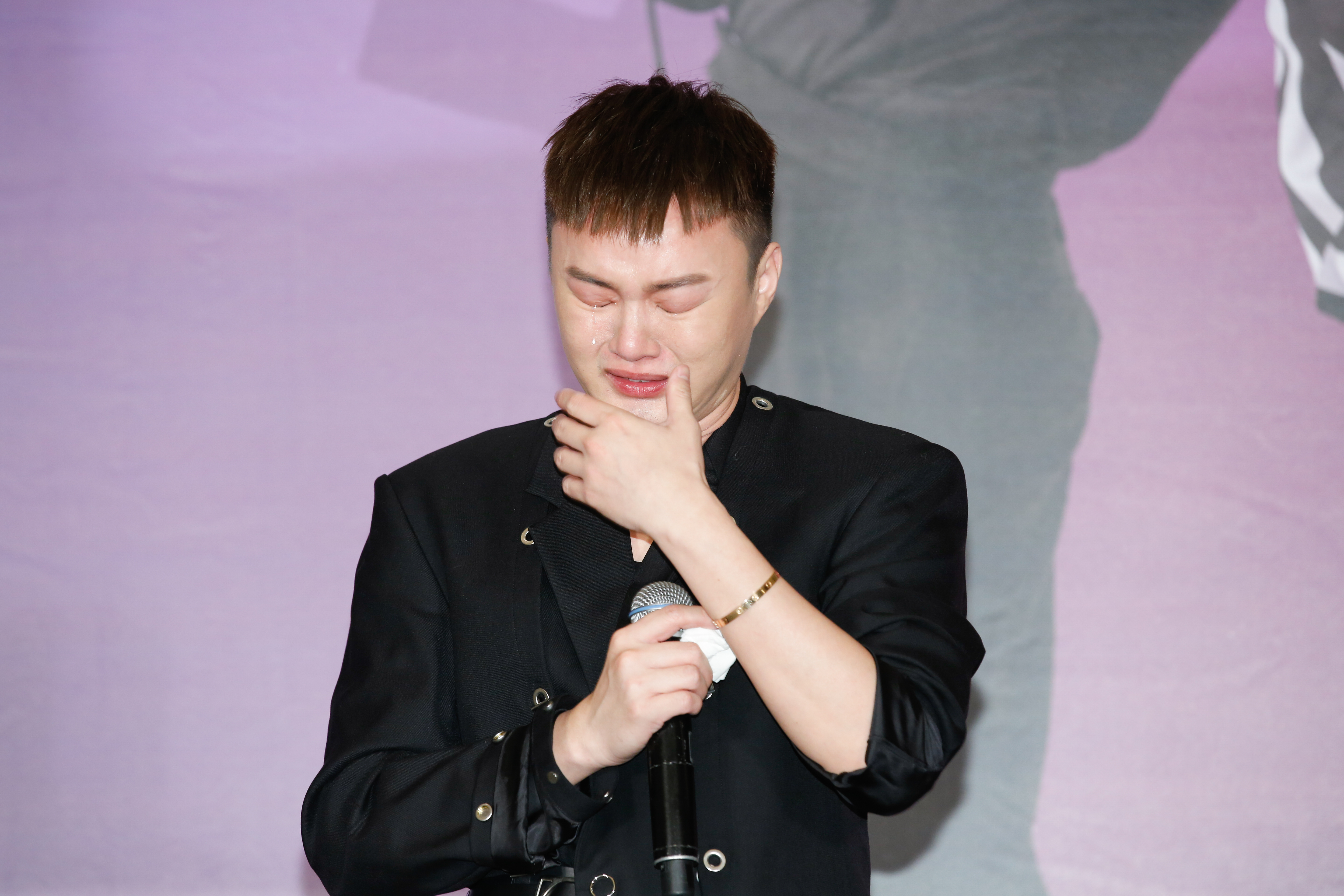 許富凱稱寇桑是他內心的避風港，一提到恩人，他哭到不能自己。