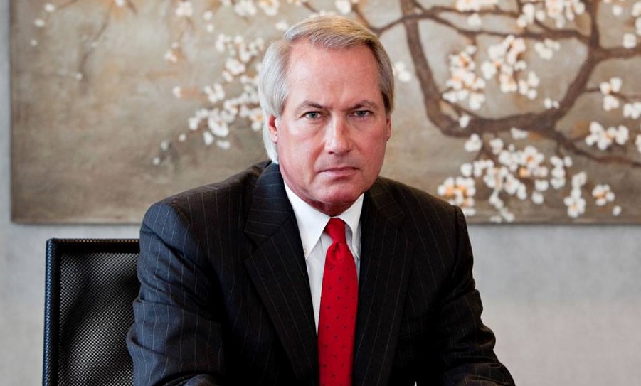 川普律師昨晚在推特痛批中共奪取美國人民自由，並呼籲川普「實施戒嚴好重啟大選」。（翻攝自Lin Wood臉書）