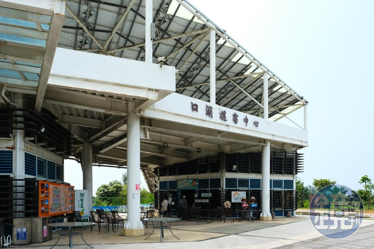 口湖遊客中心一旁即是「甘苦人餐廳」。