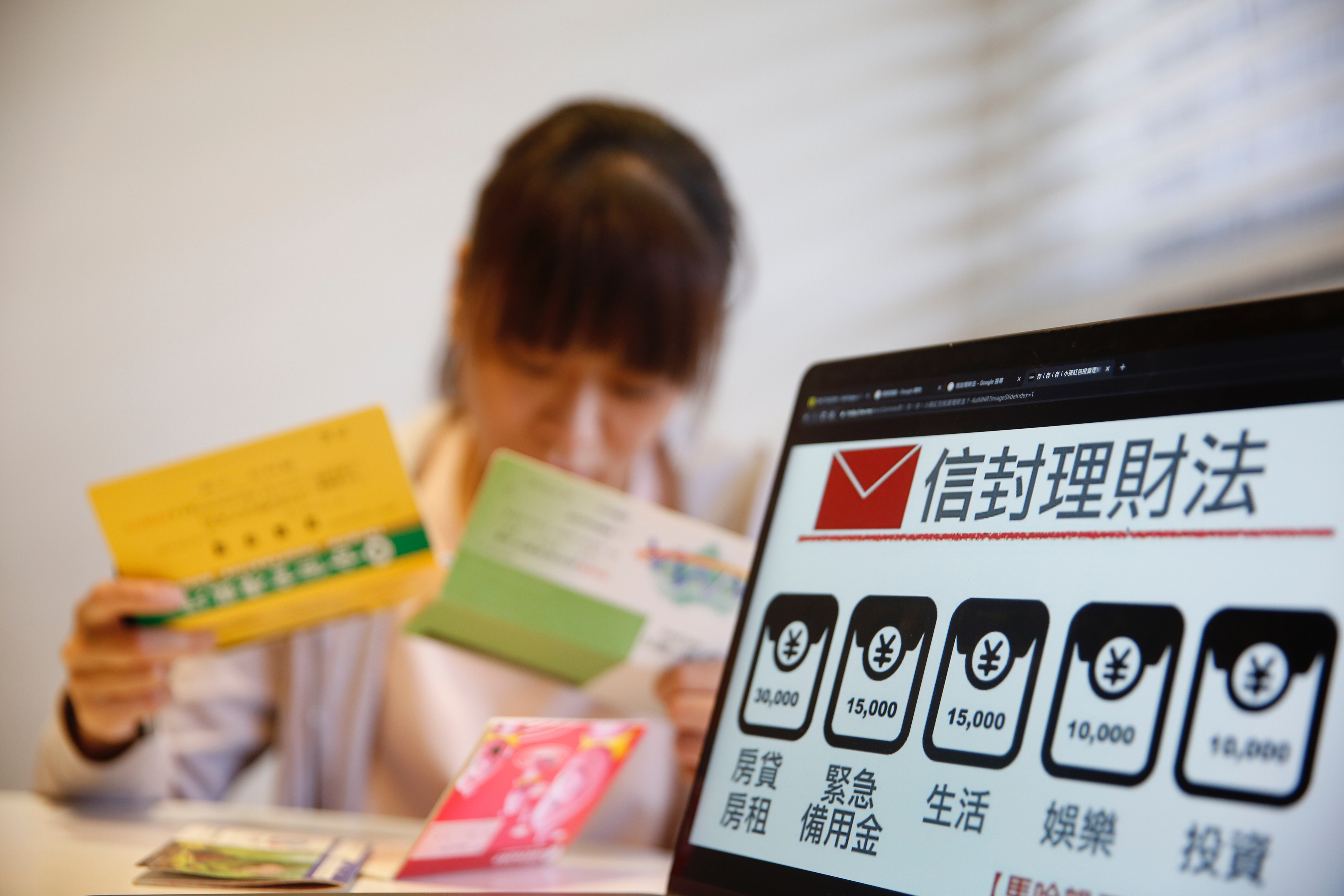 賴薇如將收入分門別類放進4個帳戶，計畫性消費，成功守住財富。