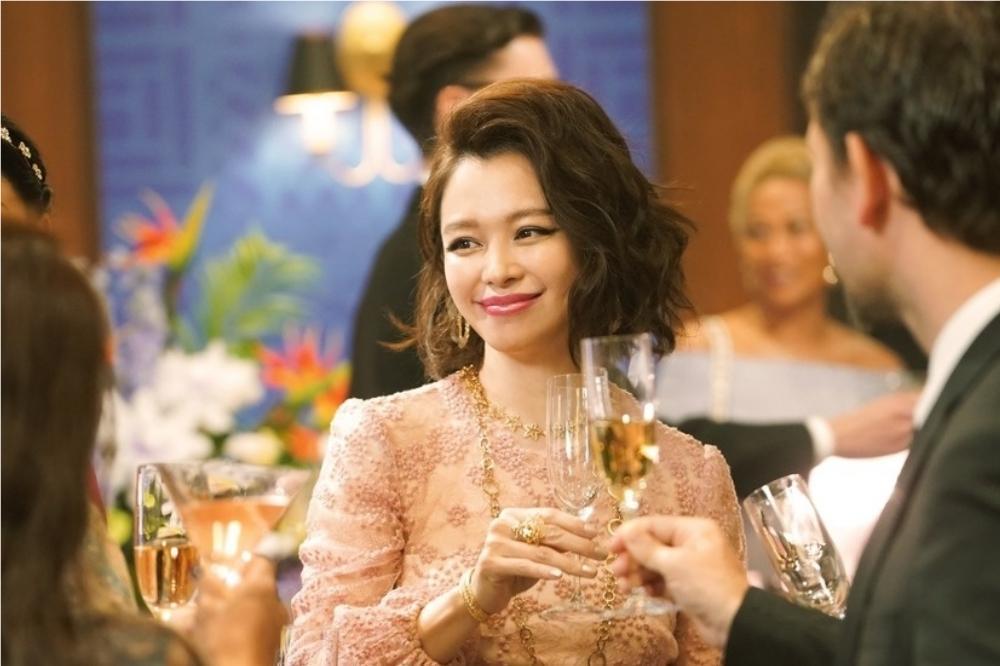 徐若瑄獲邀參與長澤雅美主演電影《信用詐欺師JP：公主篇》，飾演富豪長女。（海樂影業提供）