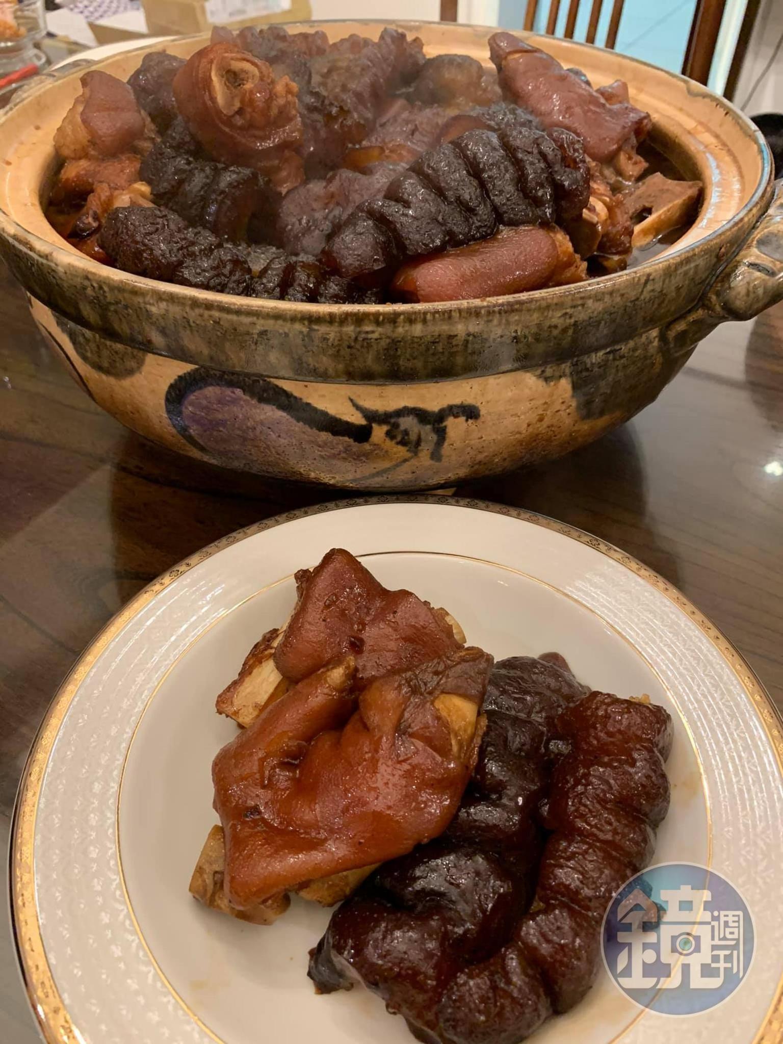 豐盛的海參燉豬腳，膠原蛋白全餐，連吃幾支也不膩，我居然忍住沒吃白飯。