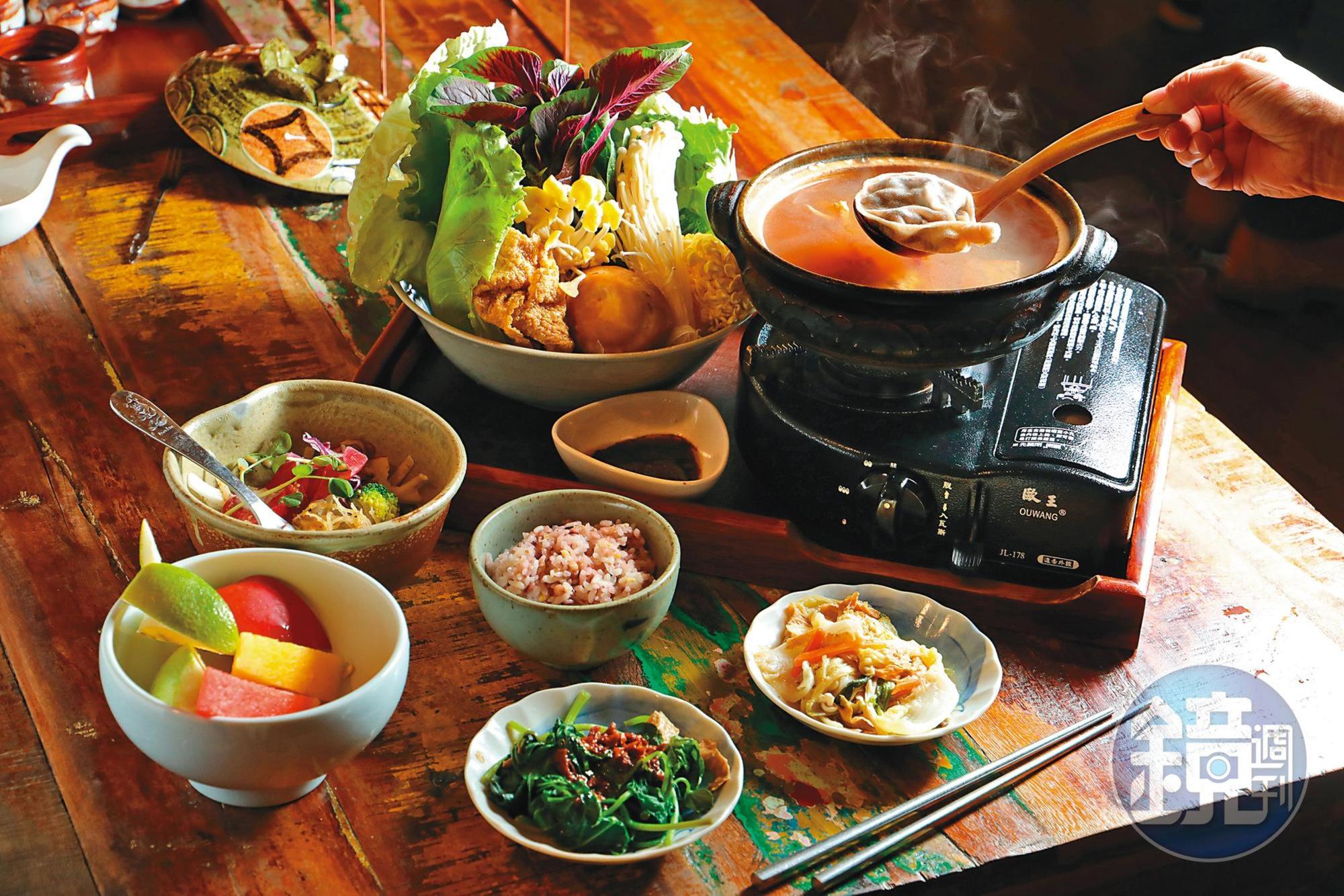 「何首烏補氣鍋」是素食鍋，口味較為清淡。（359元／份）