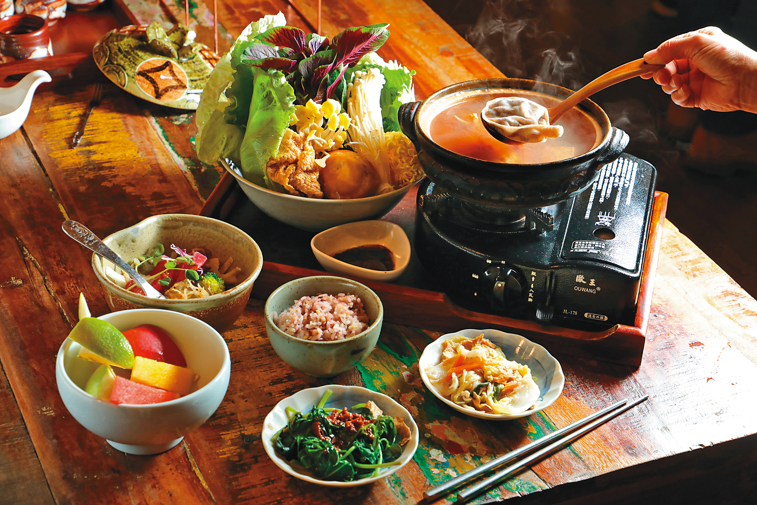 「何首烏補氣鍋」是素食鍋，口味較為清淡。（359元／份）