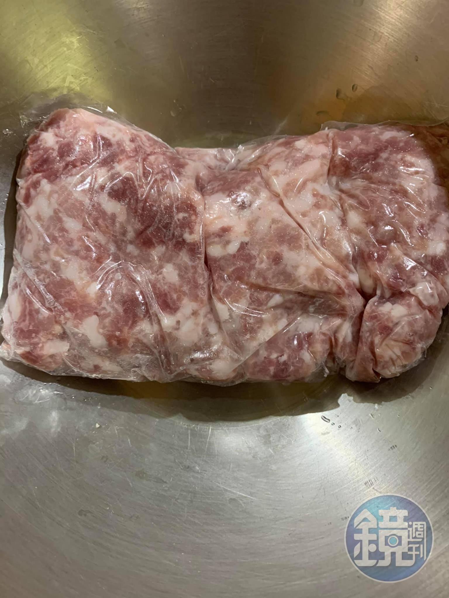 準備絞肉半斤。