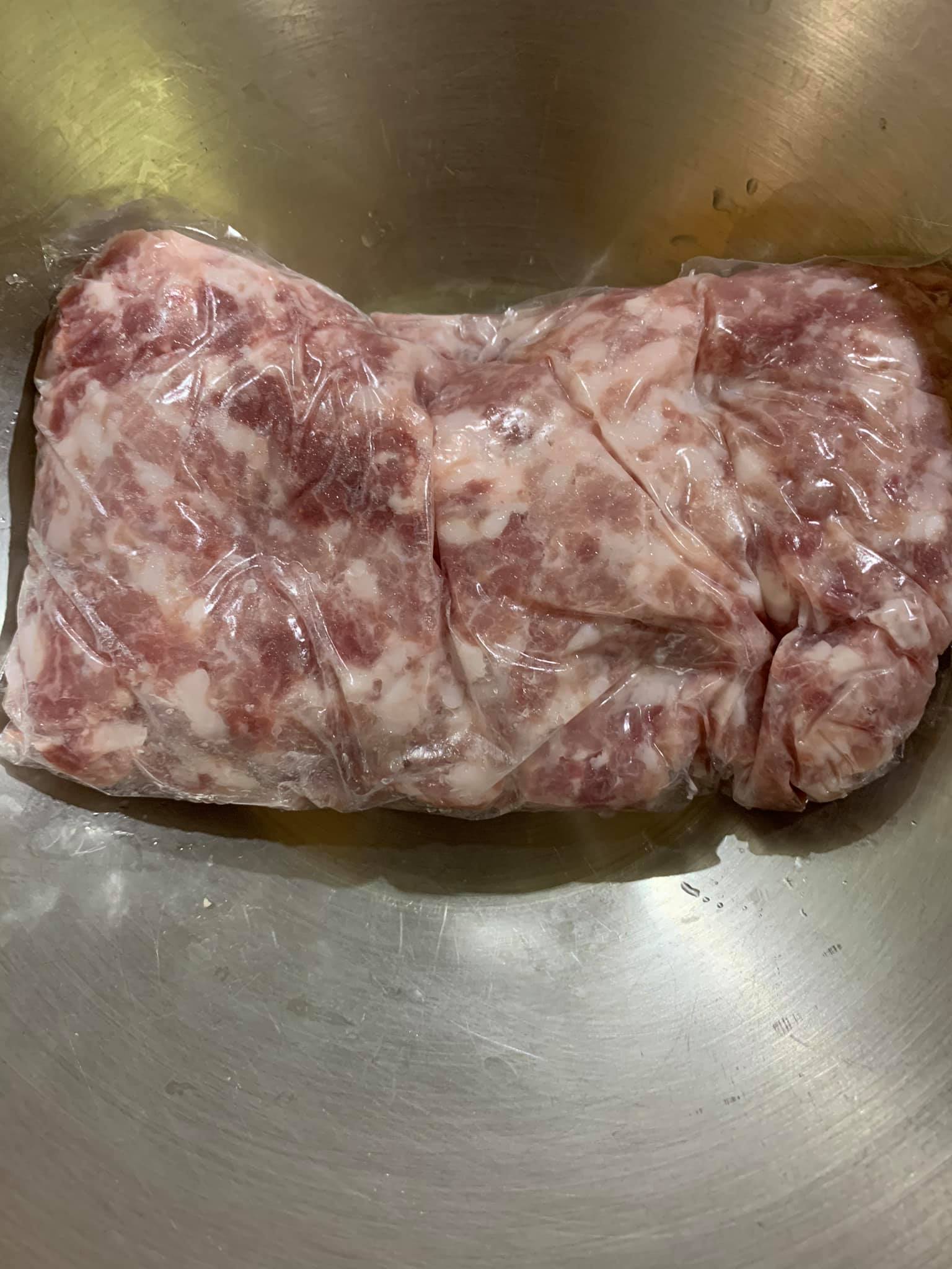 準備絞肉半斤。