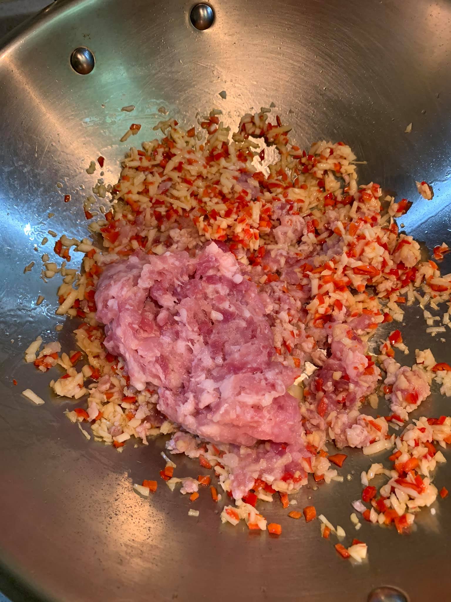 炒鬆肉末。