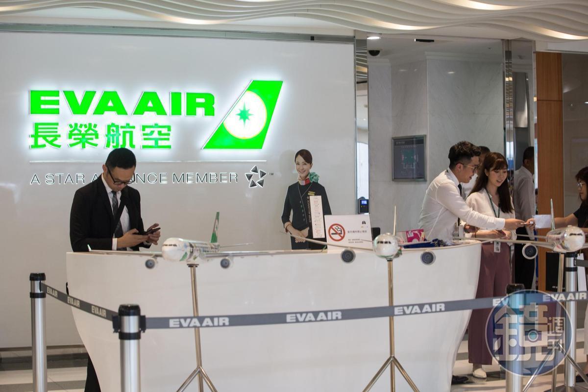 長榮航空傳出有空姐未遵守規定,在檢疫期間屢次外出遭開除。(本刊資料照)