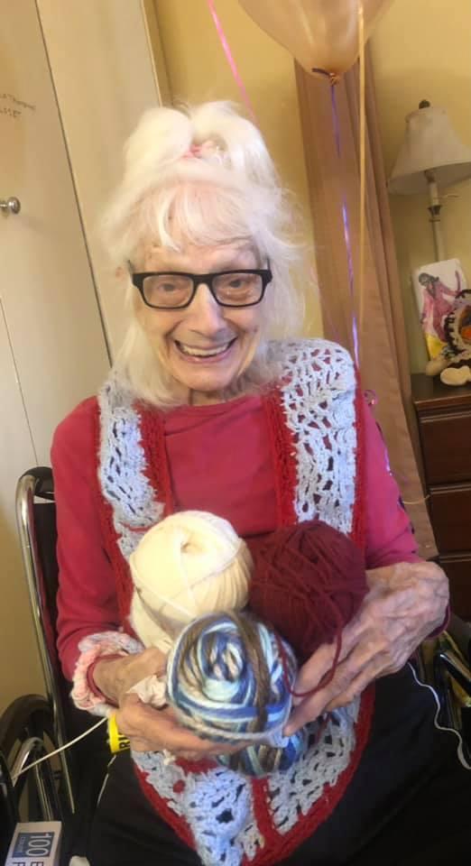 人瑞阿嬤弗里德曼日前迎來102歲生日。（翻攝自North Westchester Restorative Therapy & Nursing Center臉書）
