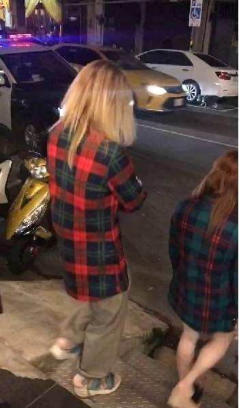 警方逮捕3名提供色情服務的女子。(讀者提供)