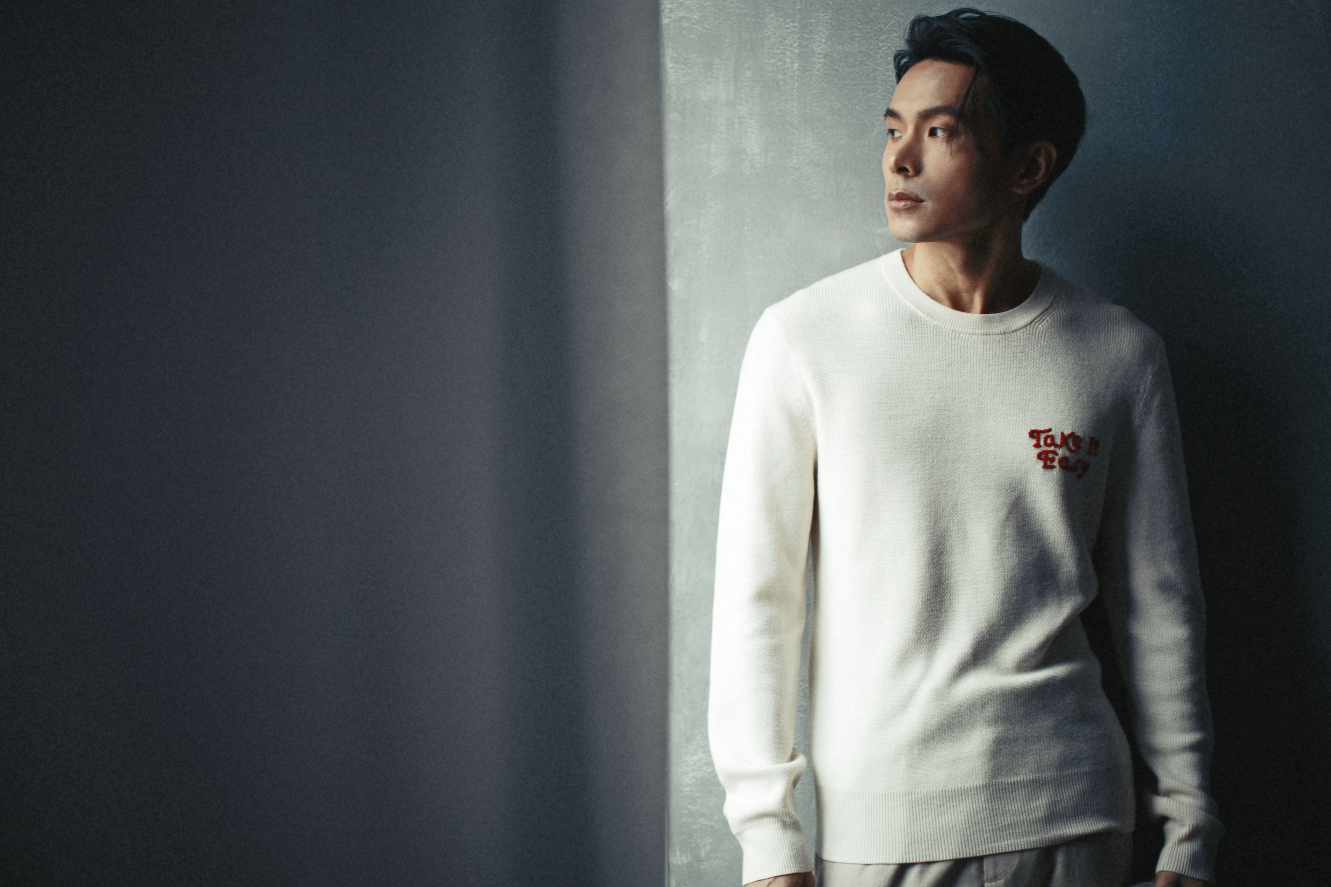 曾經被大學時代的老師批評「你的表演沒有愛」,讓姚淳耀謹記在心,嚴厲的提點像是提醒他要進入表演藝術的態度。