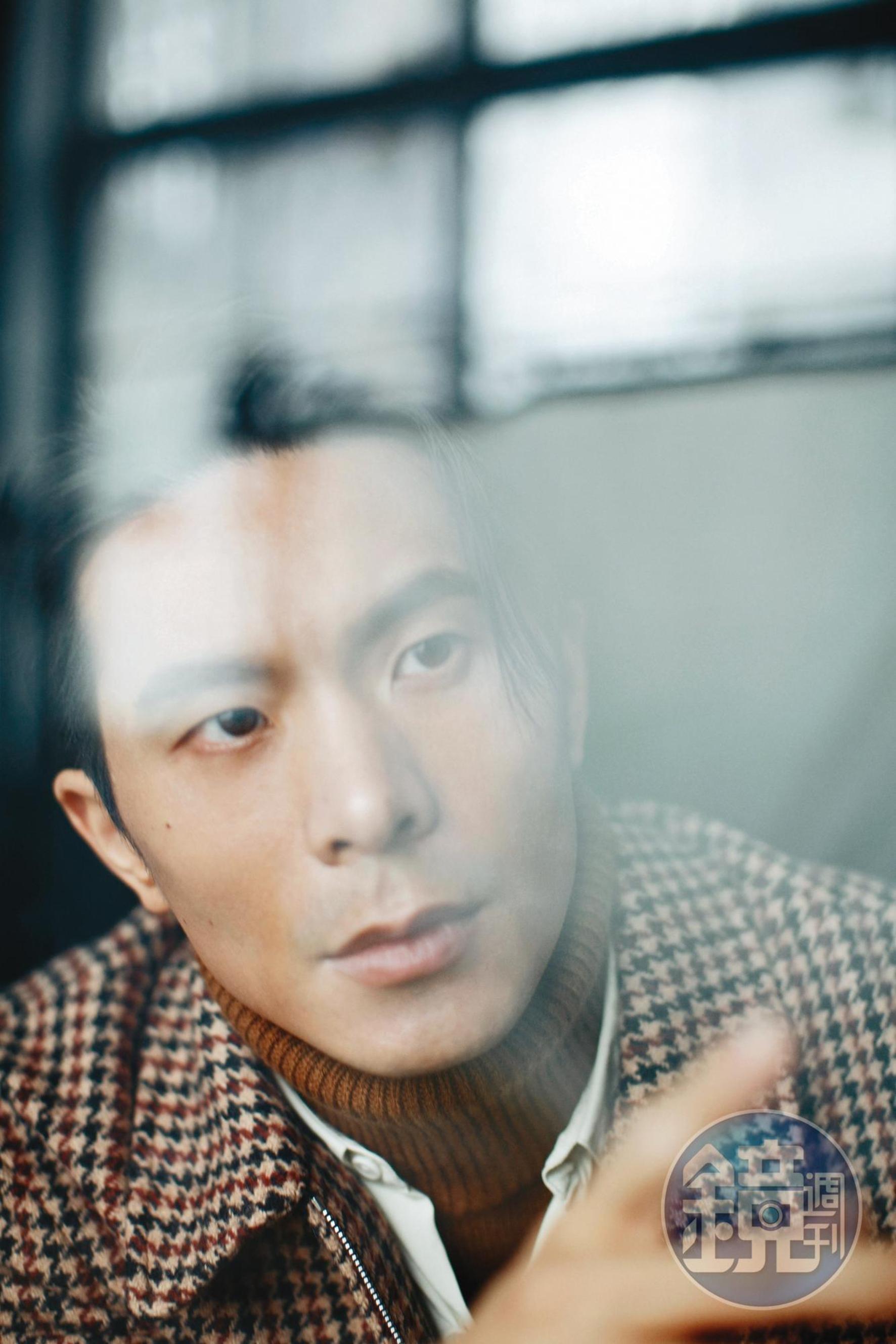 演出《返校》影集，比戲裡鬼影幢幢更嚇人的是，姚淳耀覺得1999年的時空設定，不過是戲外當年10幾歲的人生，如今回頭看居然已經是20年前的記憶了。