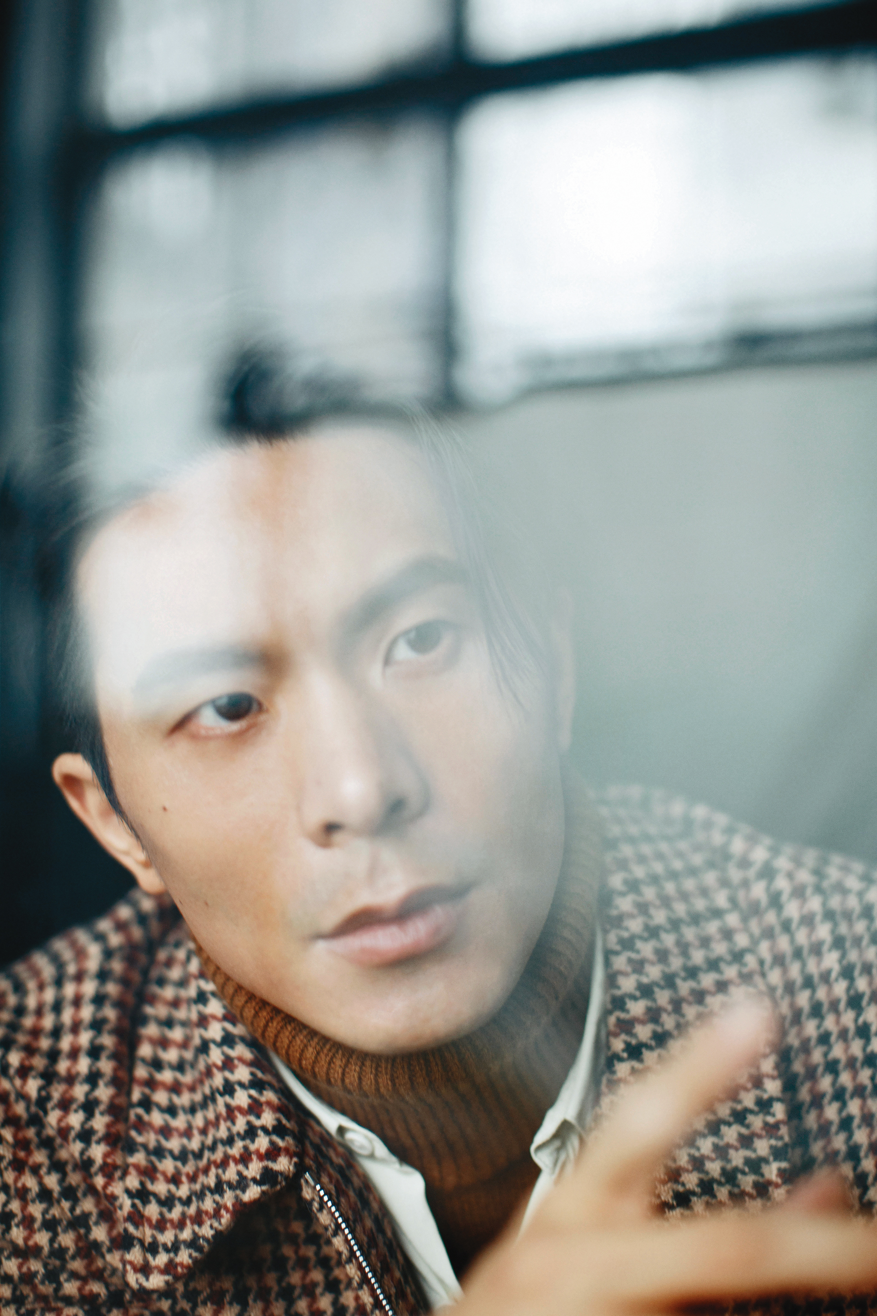演出《返校》影集，比戲裡鬼影幢幢更嚇人的是，姚淳耀覺得1999年的時空設定，不過是戲外當年10幾歲的人生，如今回頭看居然已經是20年前的記憶了。