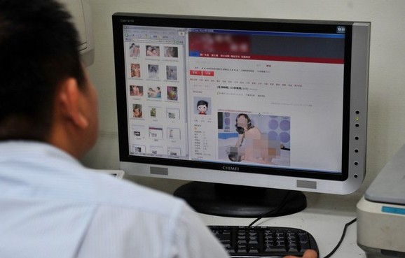 就讀南部某國立科技大學的張姓男大生，2017年在上課期間偷拍女學生的裙底風光，將影片截圖上傳至色情網站。（示意圖，翻攝CFP）