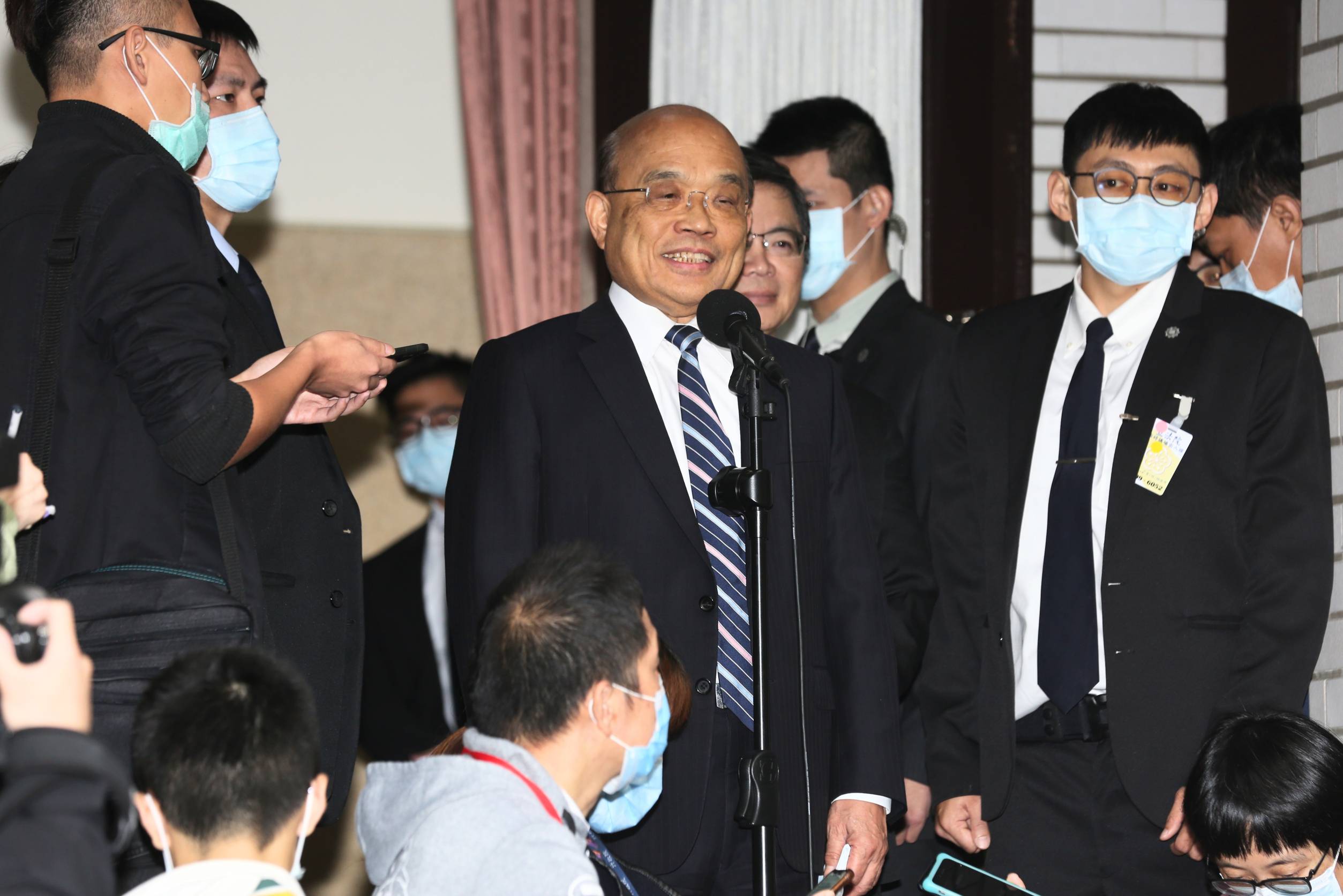 蘇揆表示，樂見業者做出標示，但也強調政府仍會做好查驗工作。