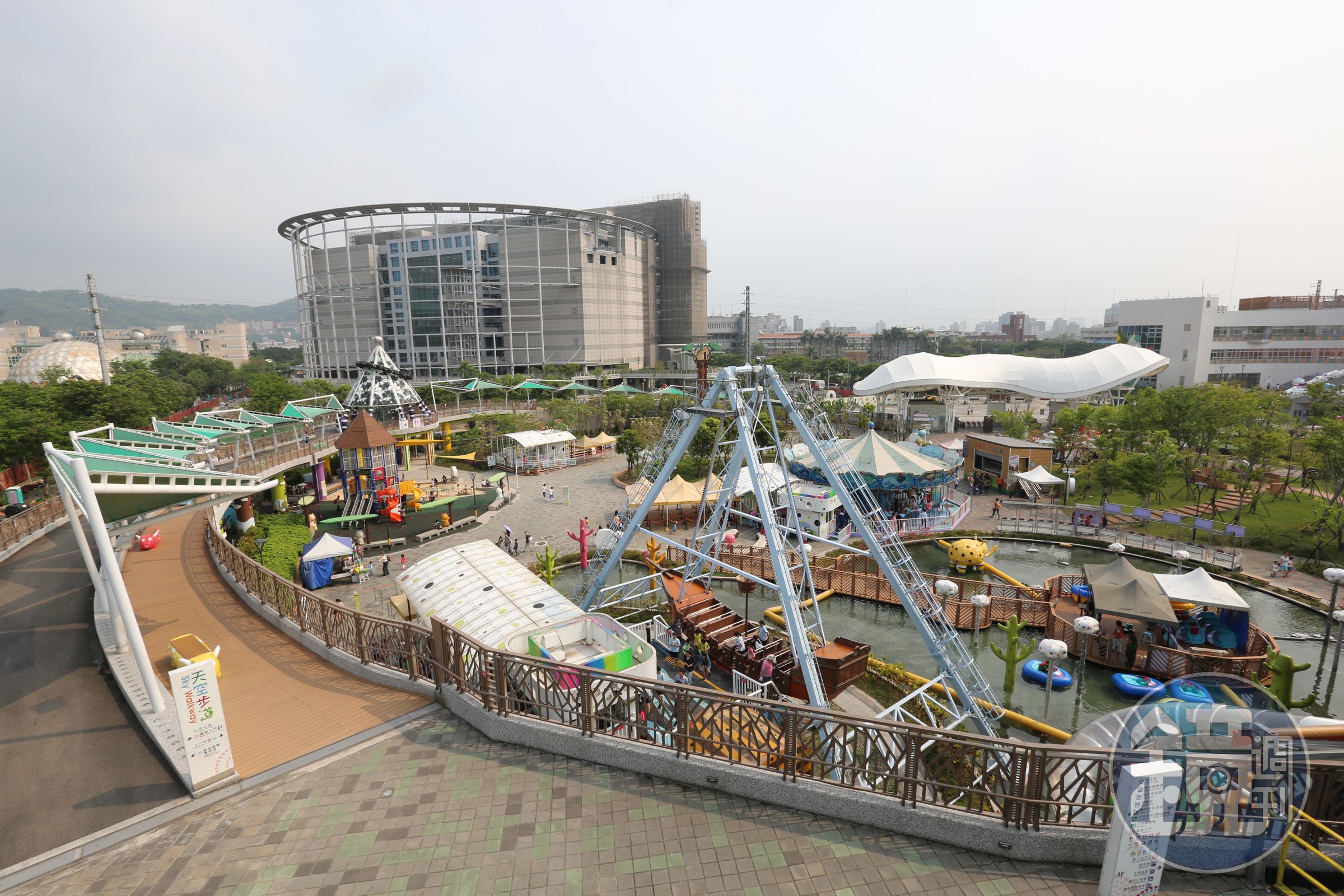 北市代管的貓纜和兒童新樂園虧損慘重，但年終獎金不受影響引發質疑。圖為兒童新樂園。（本刊資料照）