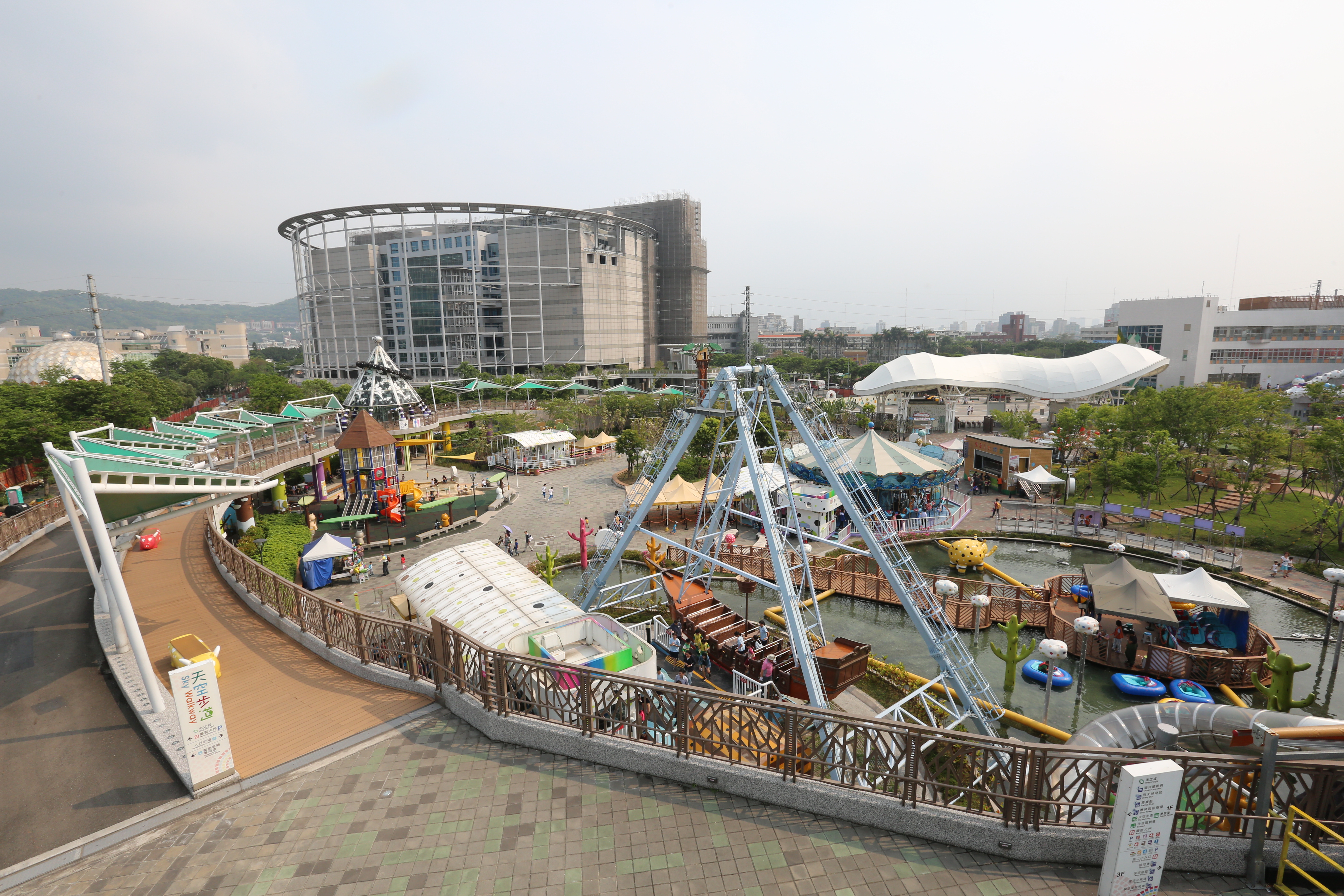 北市代管的貓纜和兒童新樂園虧損慘重，但年終獎金不受影響引發質疑。圖為兒童新樂園。（本刊資料照）