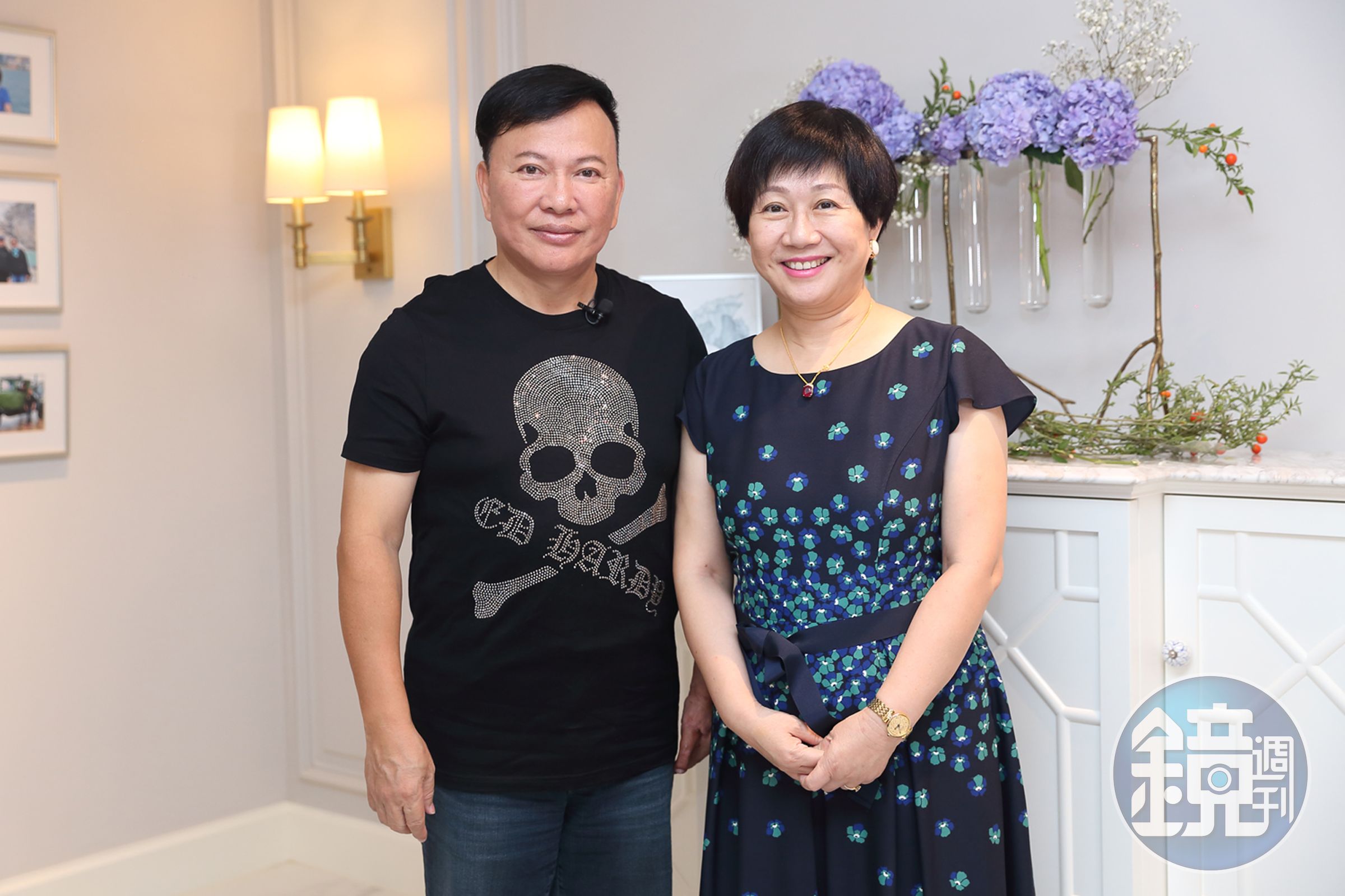 鄭越才（左）很感謝妻子李幸恩與他一起打拚事業，打造出現在的日暉集團。