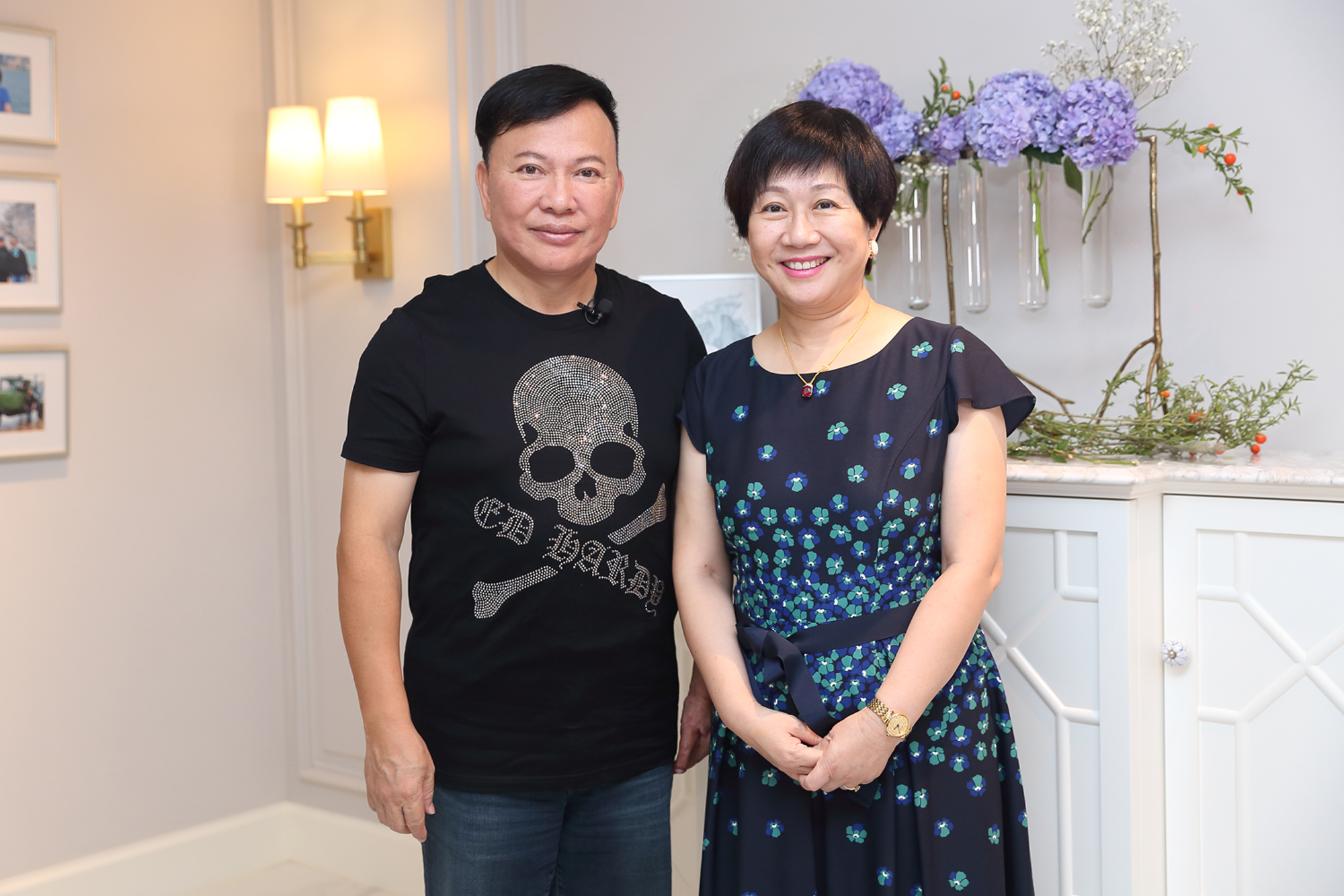 鄭越才（左）很感謝妻子李幸恩與他一起打拚事業，打造出現在的日暉集團。