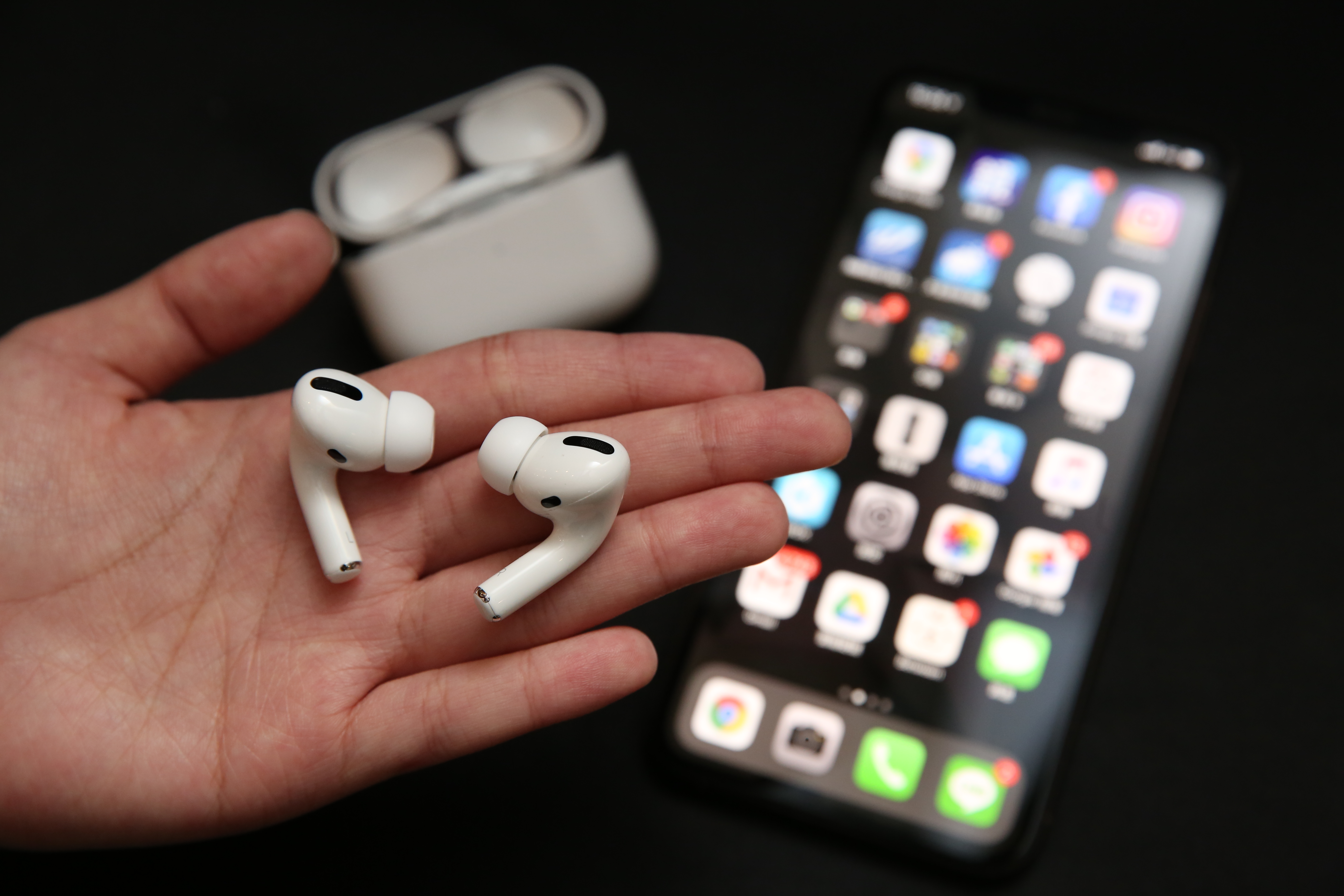 蘋果今年起不再隨機附送耳機，非蘋陣營可能跟進，加上年底節日眾多，TWS需求持續暢旺。