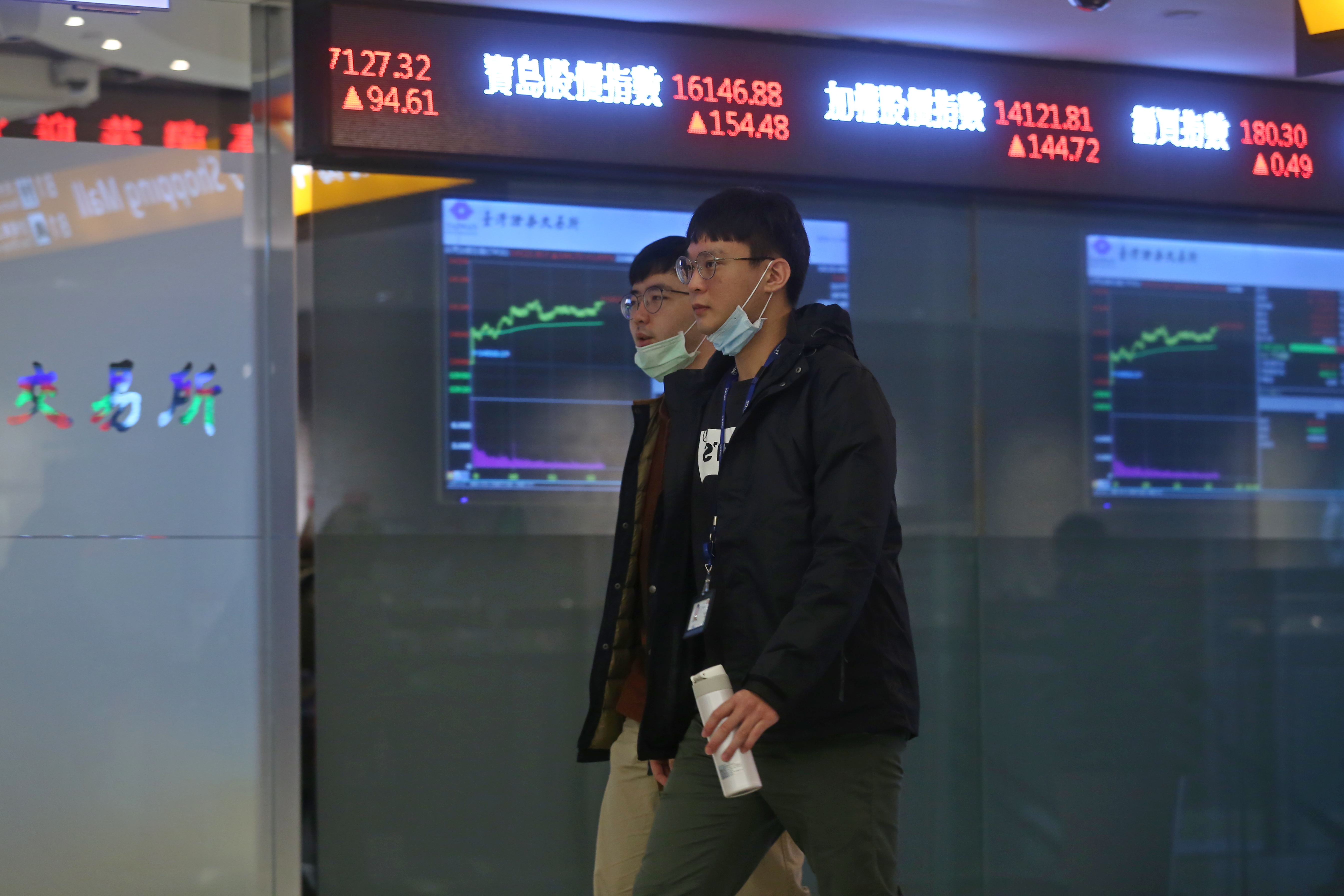 台股站上1萬4千點大關，零股交易市場熱絡。