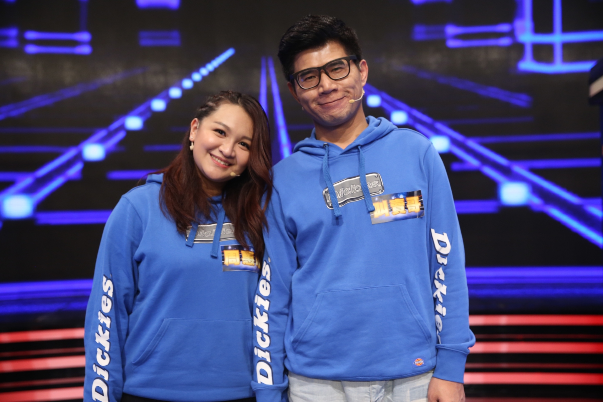 「叫賣哥」葉昇峻（右）與歌手老婆周惠珊（左）上民視《幸福保衛戰》 大聊閨房密辛。（民視） 