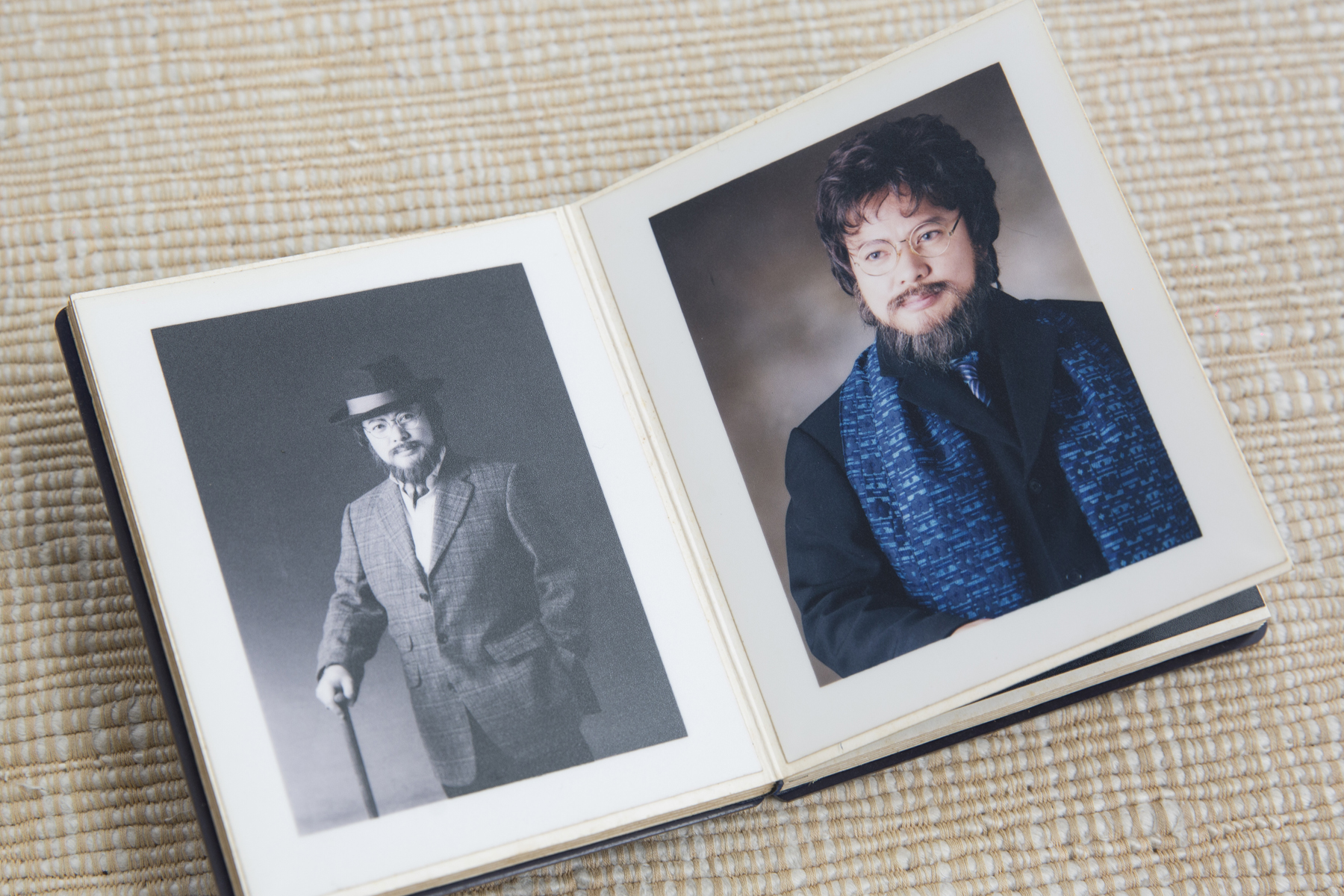 鄭越才出書還特別變裝成為西洋臉孔的大鬍子男。