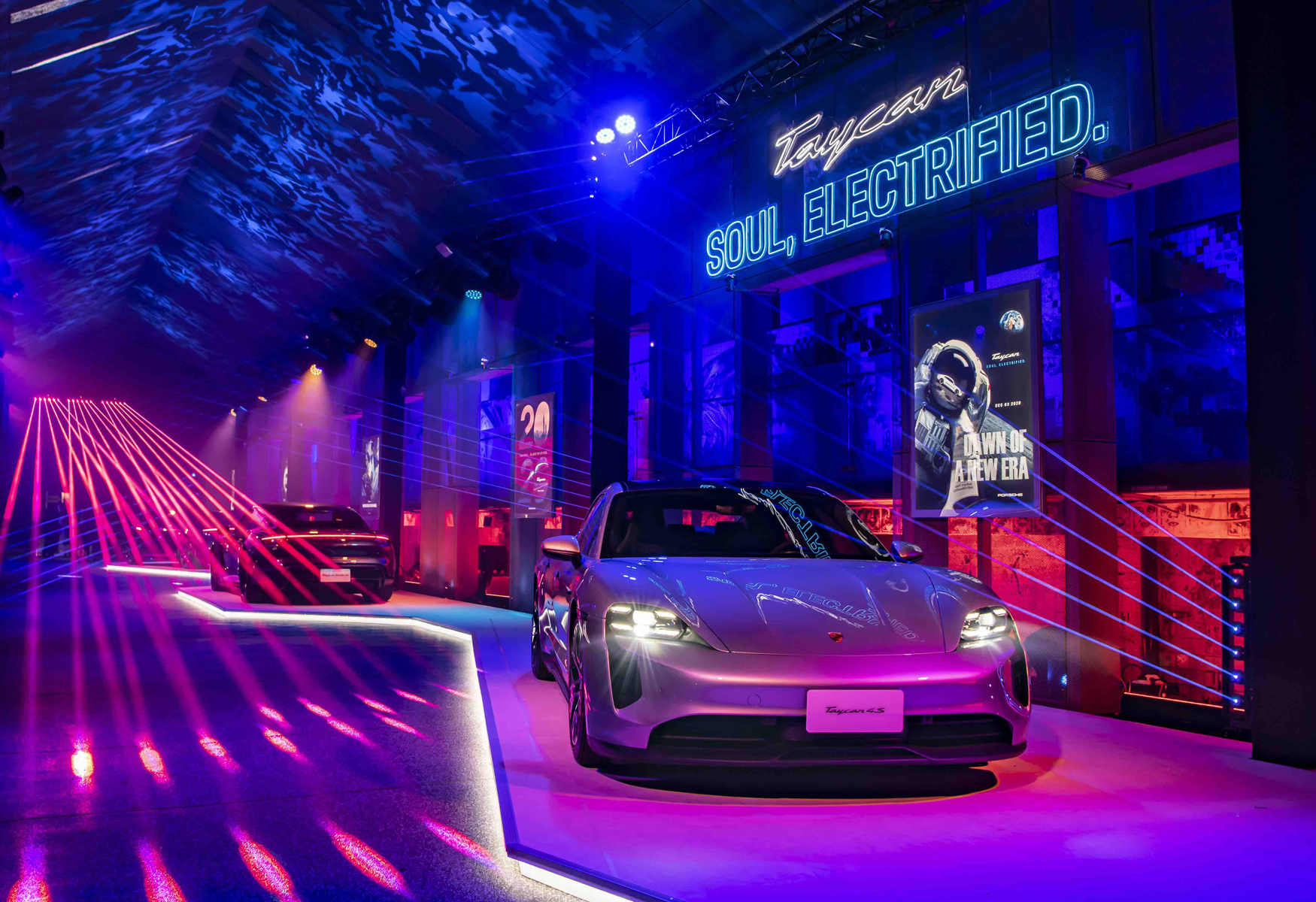 【新車登場】未來現在式！保時捷首部純電跑車Taycan電掣登場