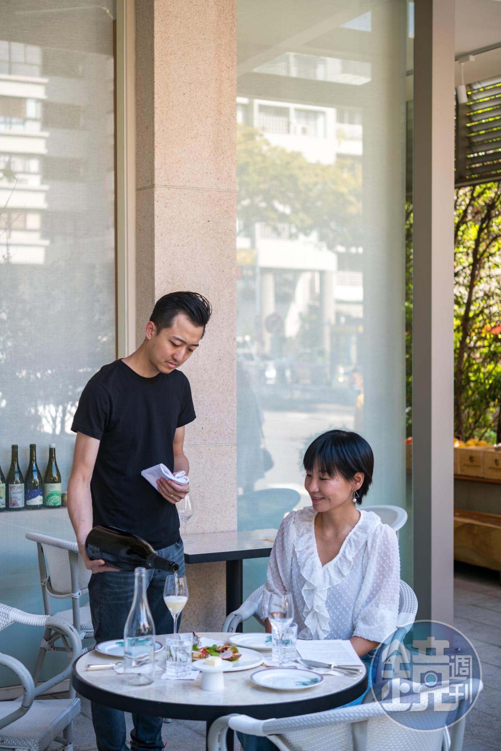 小樂沐餐廳經理Mars精選酒款搭餐，其中多了許多自然酒的選項。