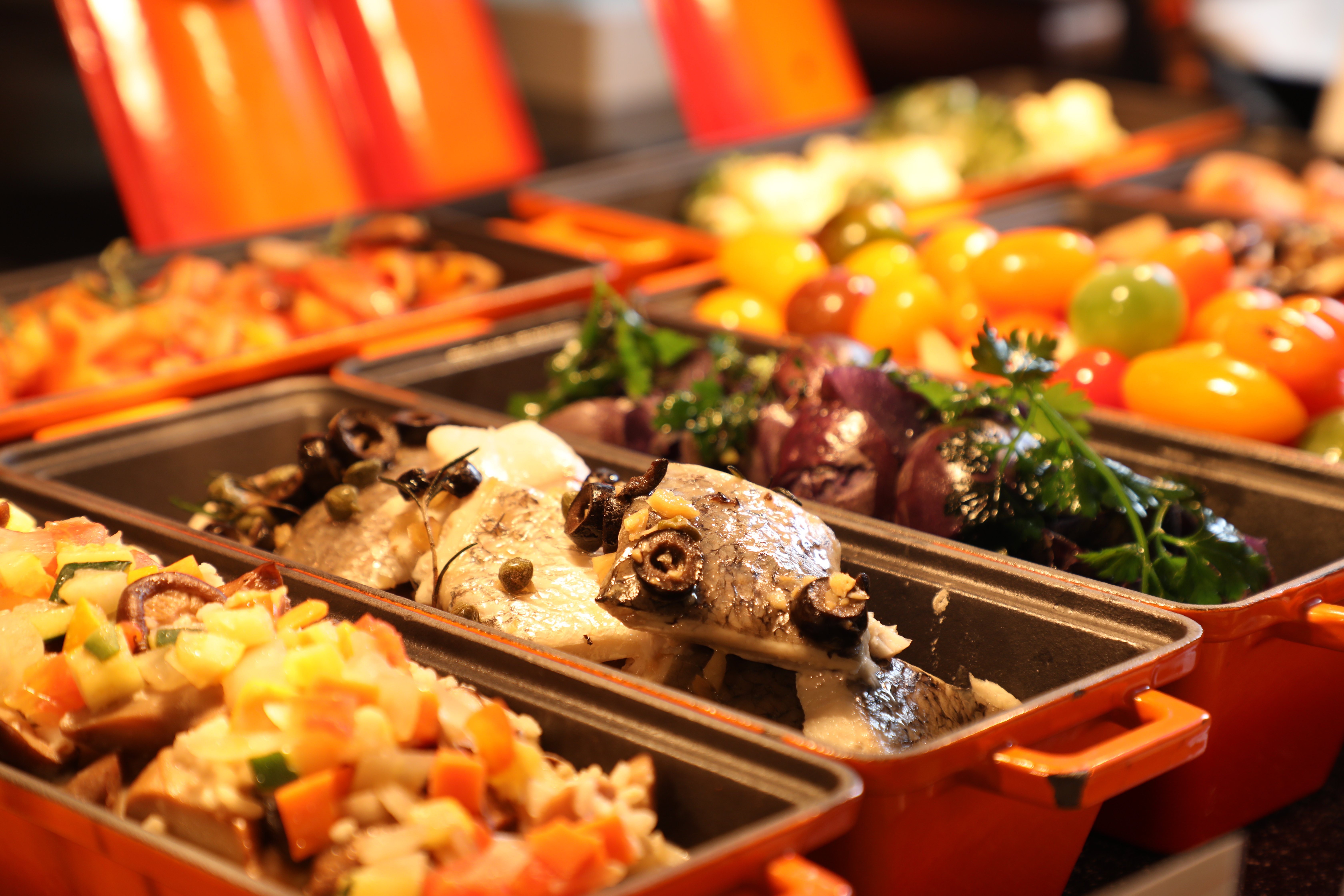 選擇多元、誘人食欲的高檔自助餐向來是兵家必爭之地，「遠東Café」斥鉅資改裝重新投入戰局，頗令人期待。