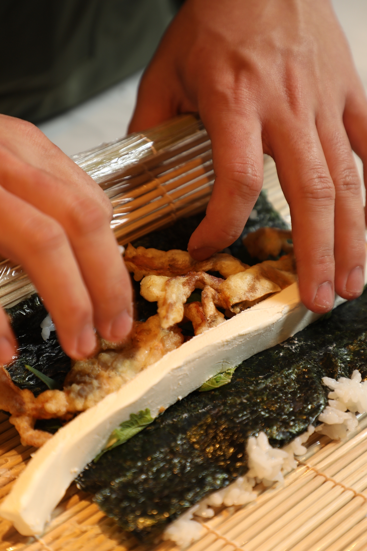 每天選用當季魚貨，現點現做日本創意飯捲。