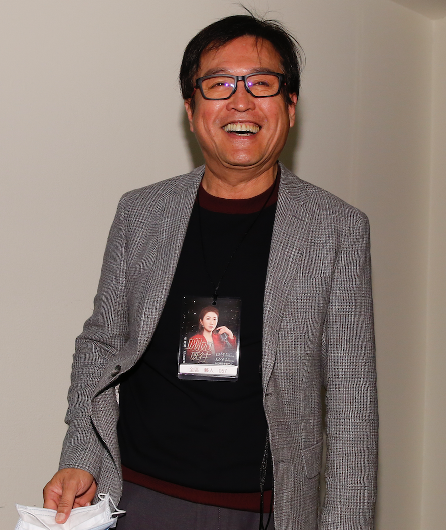 老公檢場現身力挺，兩人結婚26年，被問到見到老婆演出是否再次心動？他笑回：「還動啊～」