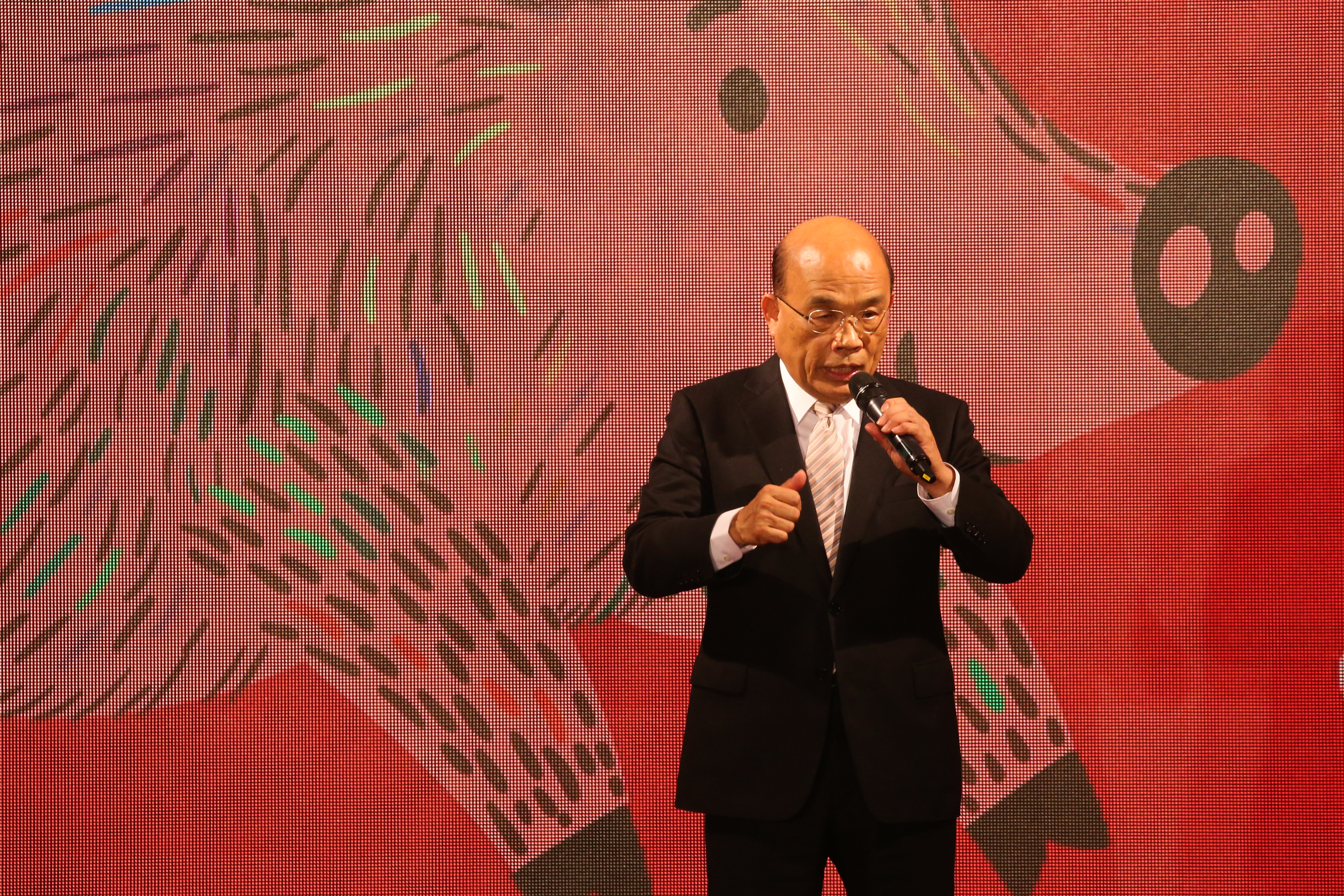 蘇貞昌今南下嘉義表示，政府投入百億基金，就是希望讓養豬產業升級，包括豬隻屠宰、未來的運送等等。（本刊資料照）