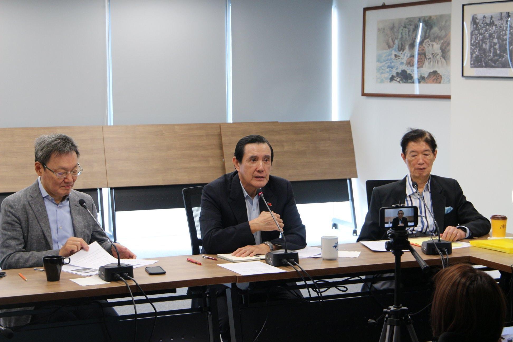 前總統馬英九與民主黨前官員視訊會談，前國安會祕書長蘇起、前駐美代表沈呂巡、立委陳以信等人也出席。（翻攝自馬英九臉書）