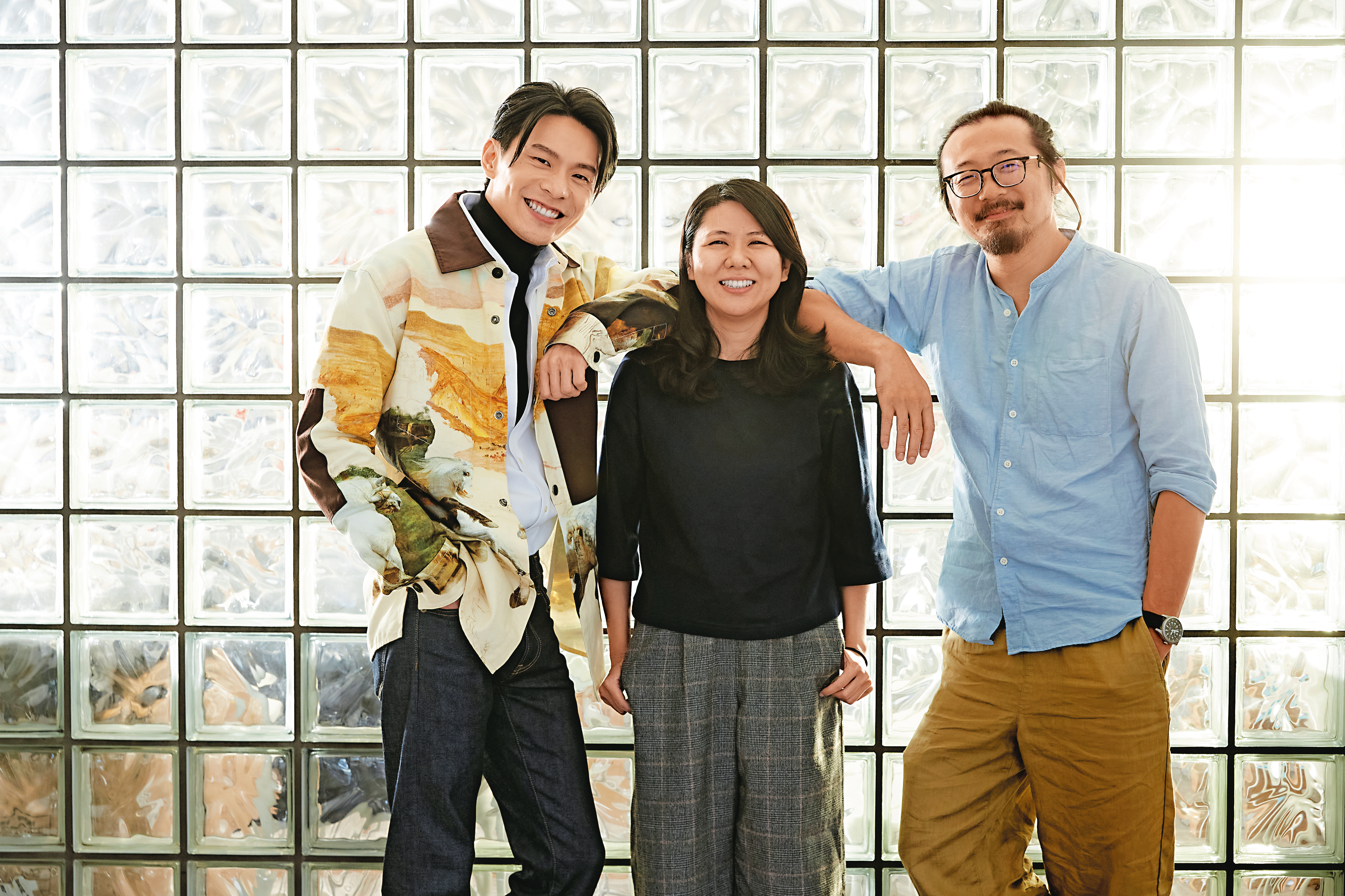 影集版《返校》由林仕肯（右）、林怡伶（中）共同製作，金鐘視帝姚淳耀（左）擔綱男主角。