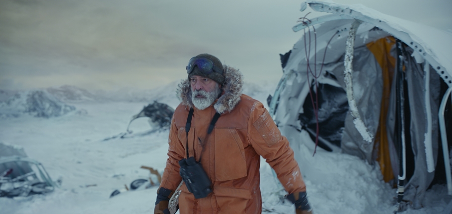 喬治克隆尼要大家知道，自導自演《永夜漂流》可是在冰島零下40度出外景，不是什麼特效畫面合成的。（Netflix提供）