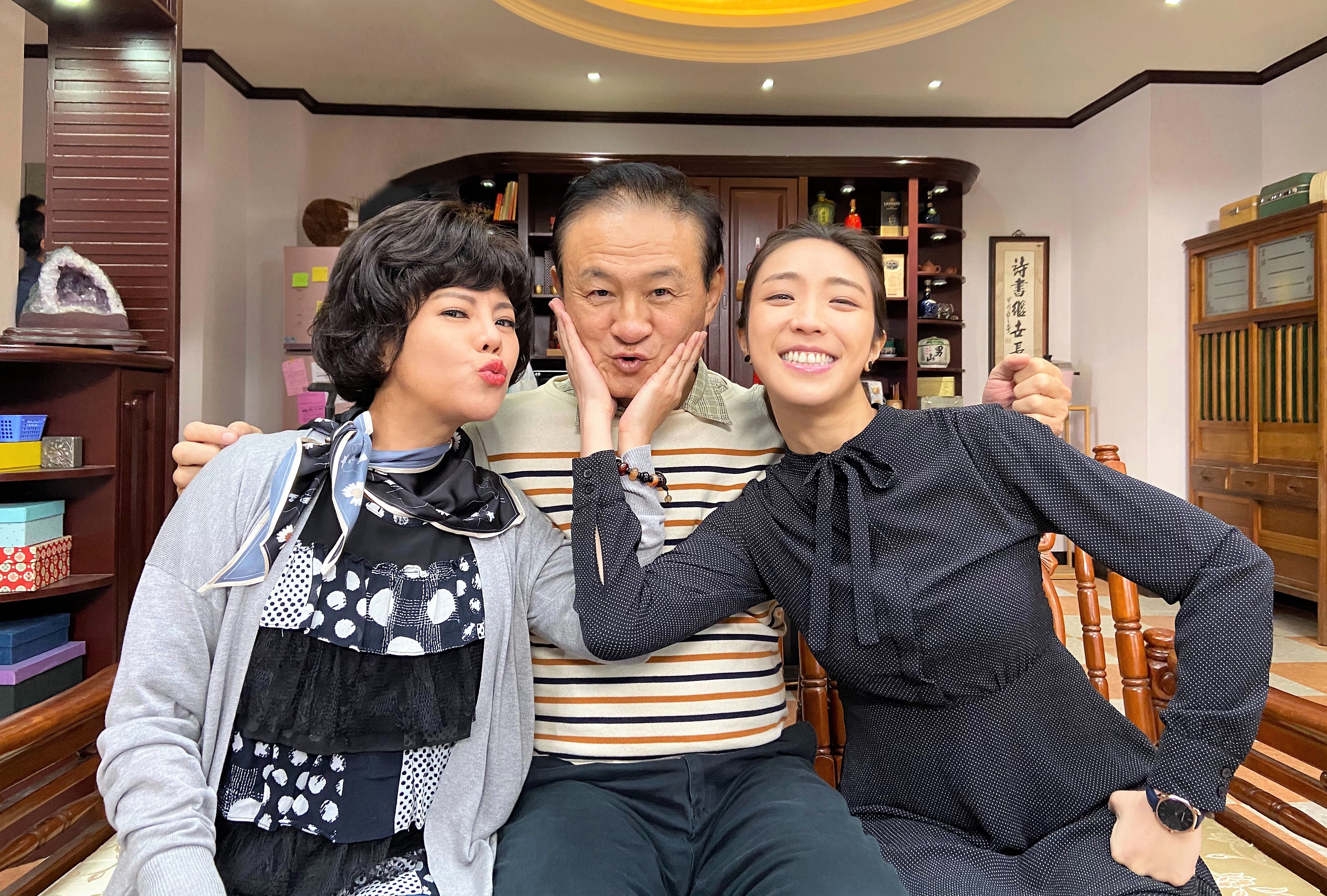 梁舒涵（左起）、陳慕義、錦雯在《廢財闖天關》裡演活最「ㄎㄧㄤ」一家人。（三立提供）