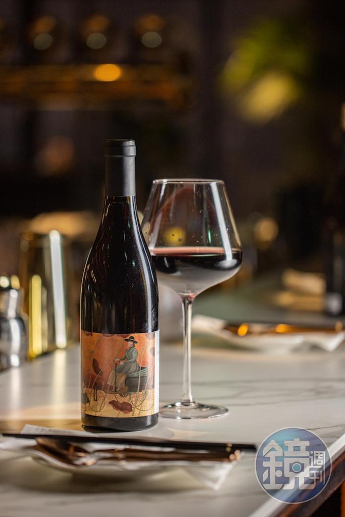 紅酒「Saving your les beaune 2016」,單寧感輕盈,純飲也讓感受酒液活力。(2,400元/瓶)