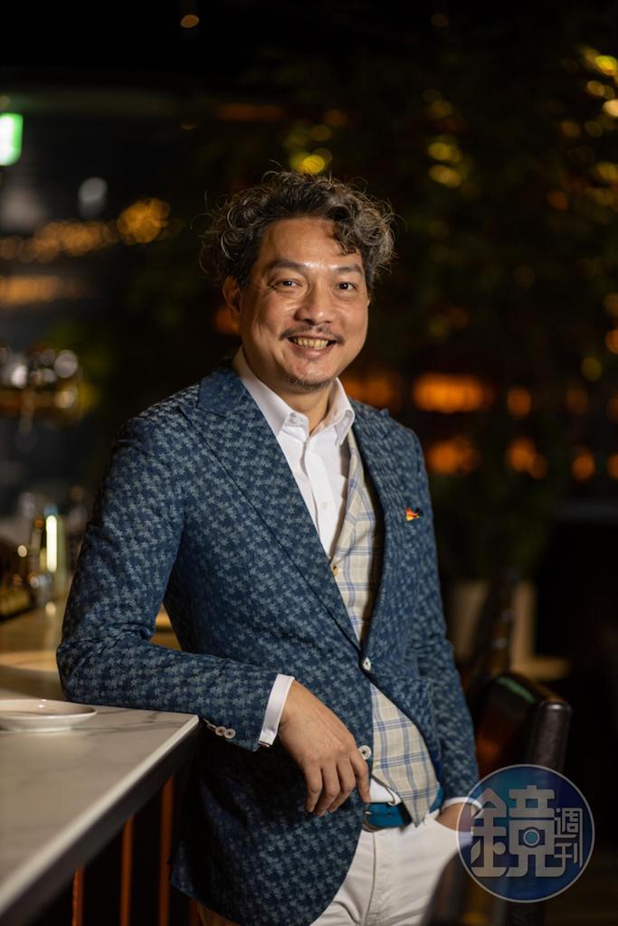 威士忌執杯大師林一峰打造全新「小後苑Backyard Jr.(大直)」,同時持續寫作及教學分享酒食知識。