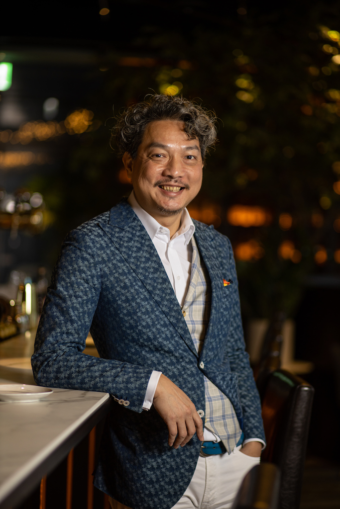 威士忌執杯大師林一峰打造全新「小後苑Backyard Jr.（大直）」，同時持續寫作及教學分享酒食知識。