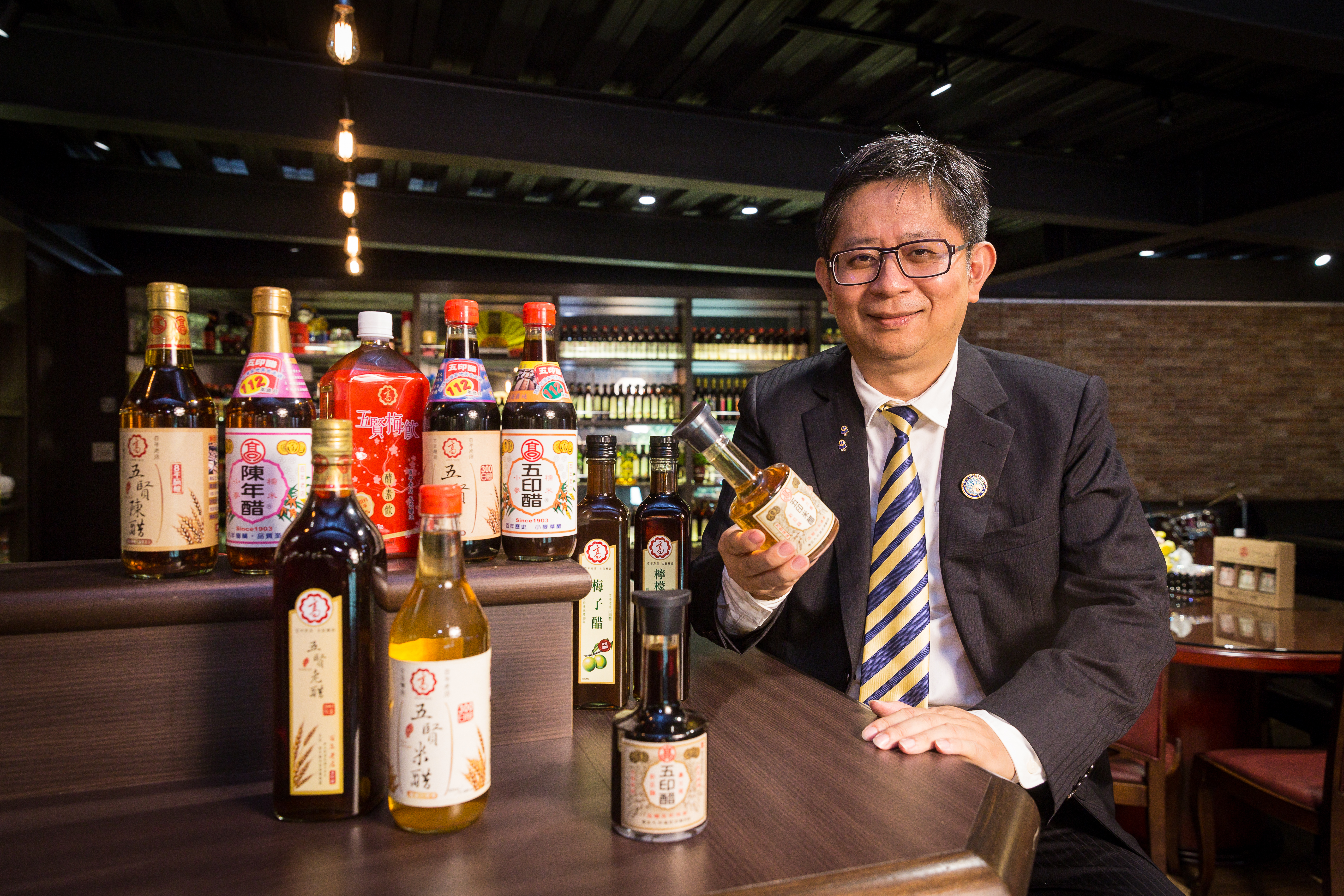 第四代高奇平不甘心醋的價錢遠低於酒，還刻意將門市佈置地彷彿酒吧。