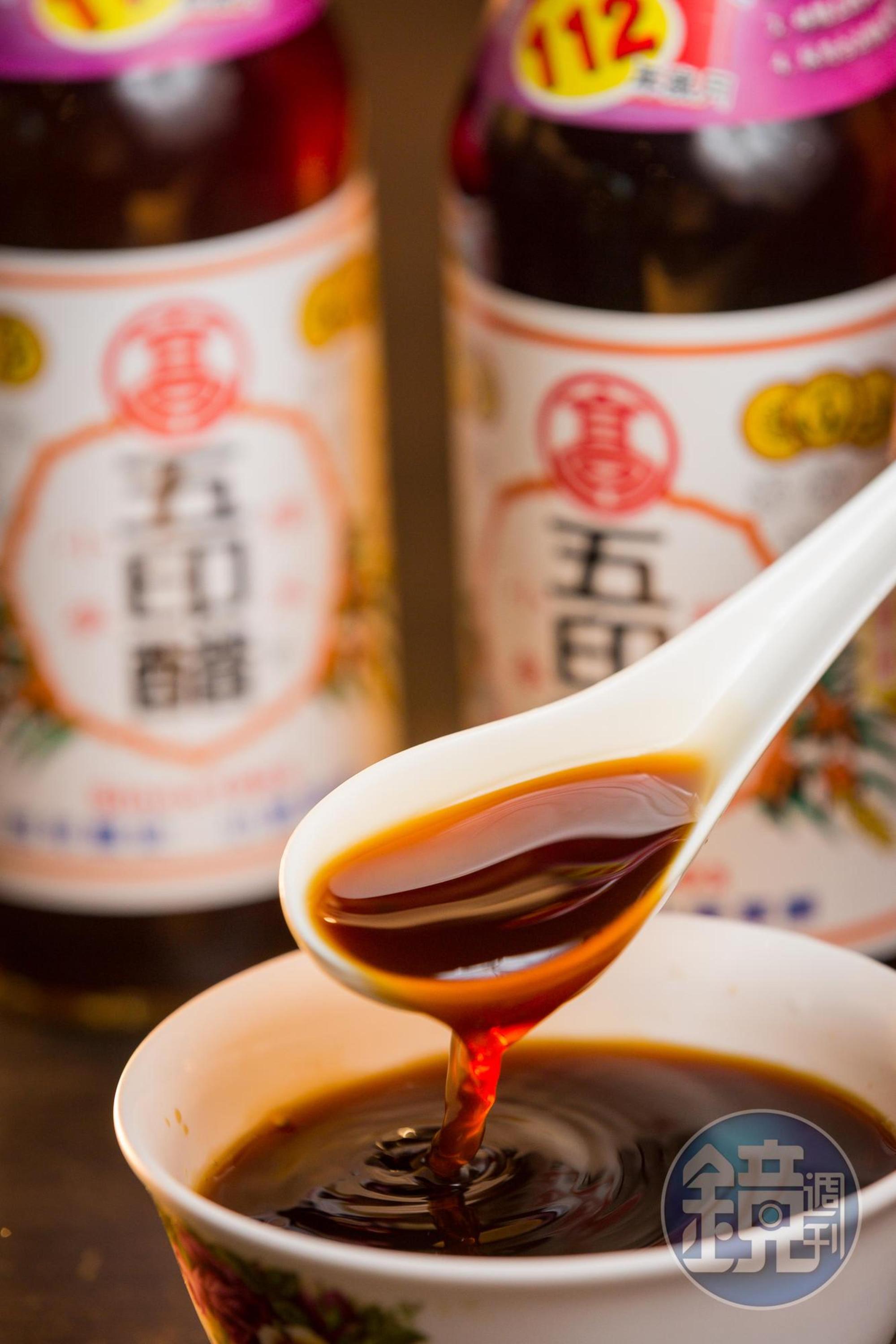 高記的五印醋香氣濃郁，為度小月等知名老店小吃畫龍點睛。（五印醋，75元/520ml）