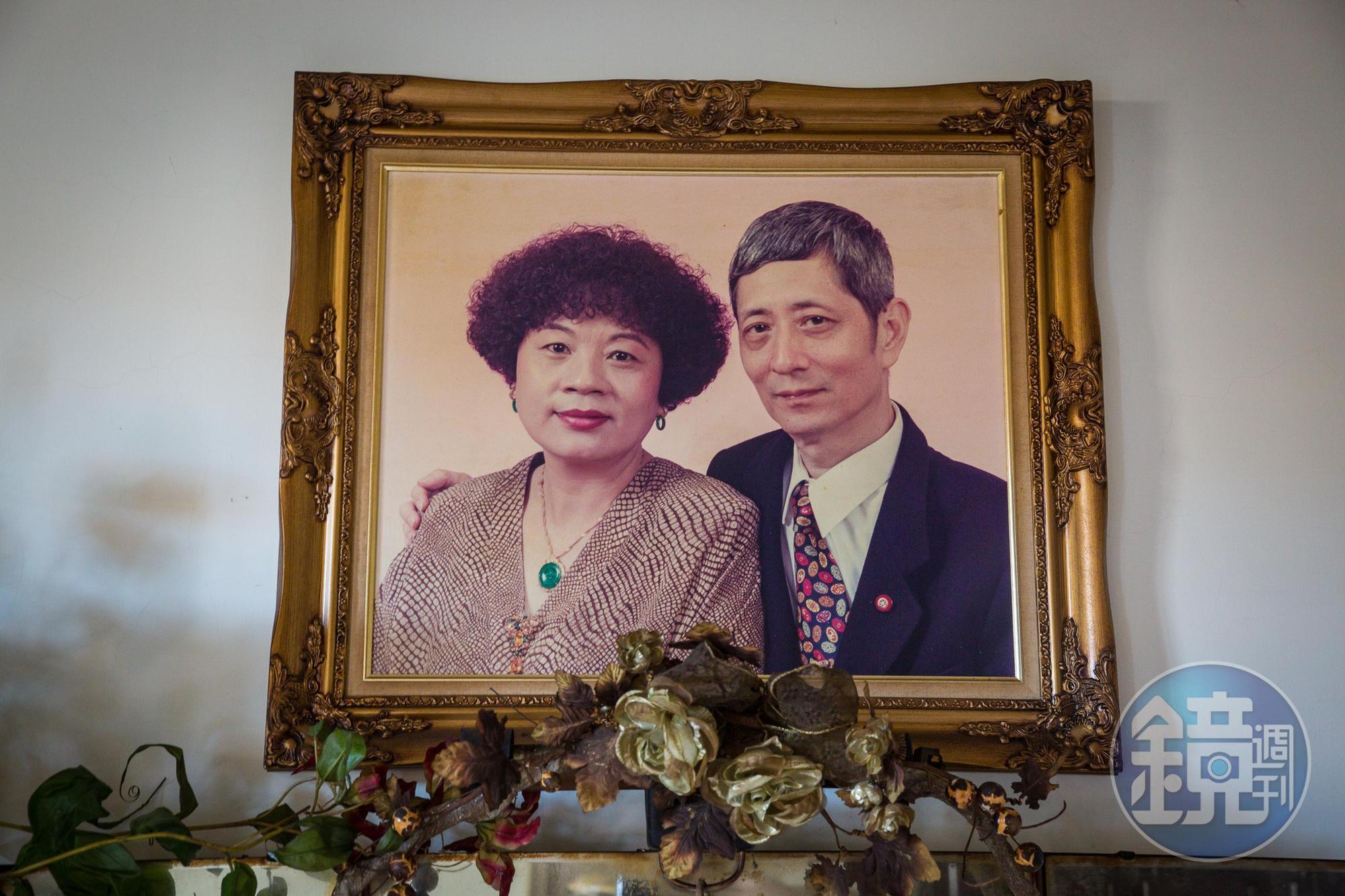 先生高國雄（右）在世時，高陳阿愛（左）以夫為天，先生過世後，她才活出自己想要的模樣。