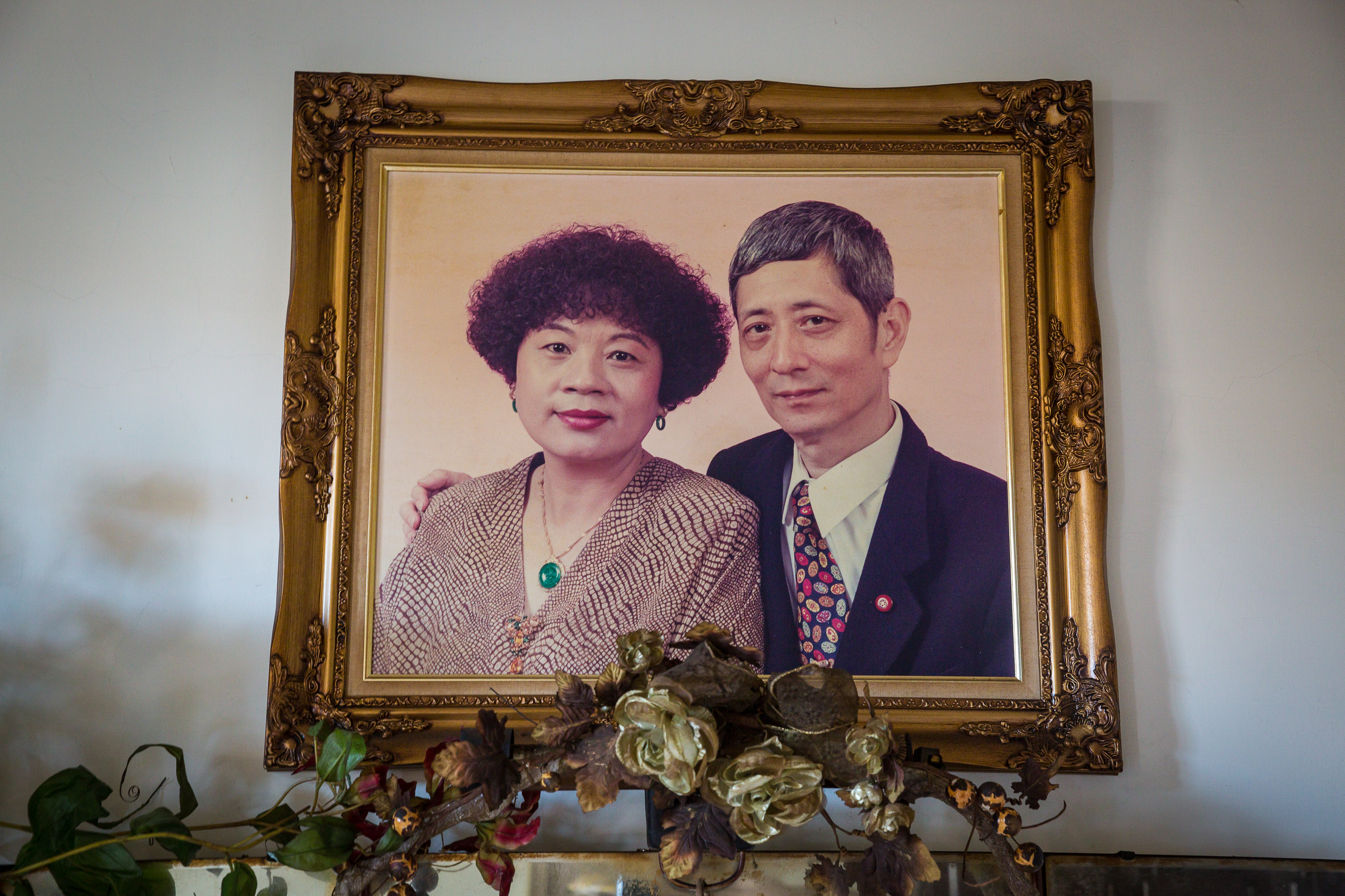 先生高國雄(右)在世時,高陳阿愛(左)以夫為天,先生過世後,她才活出自己想要的模樣。
