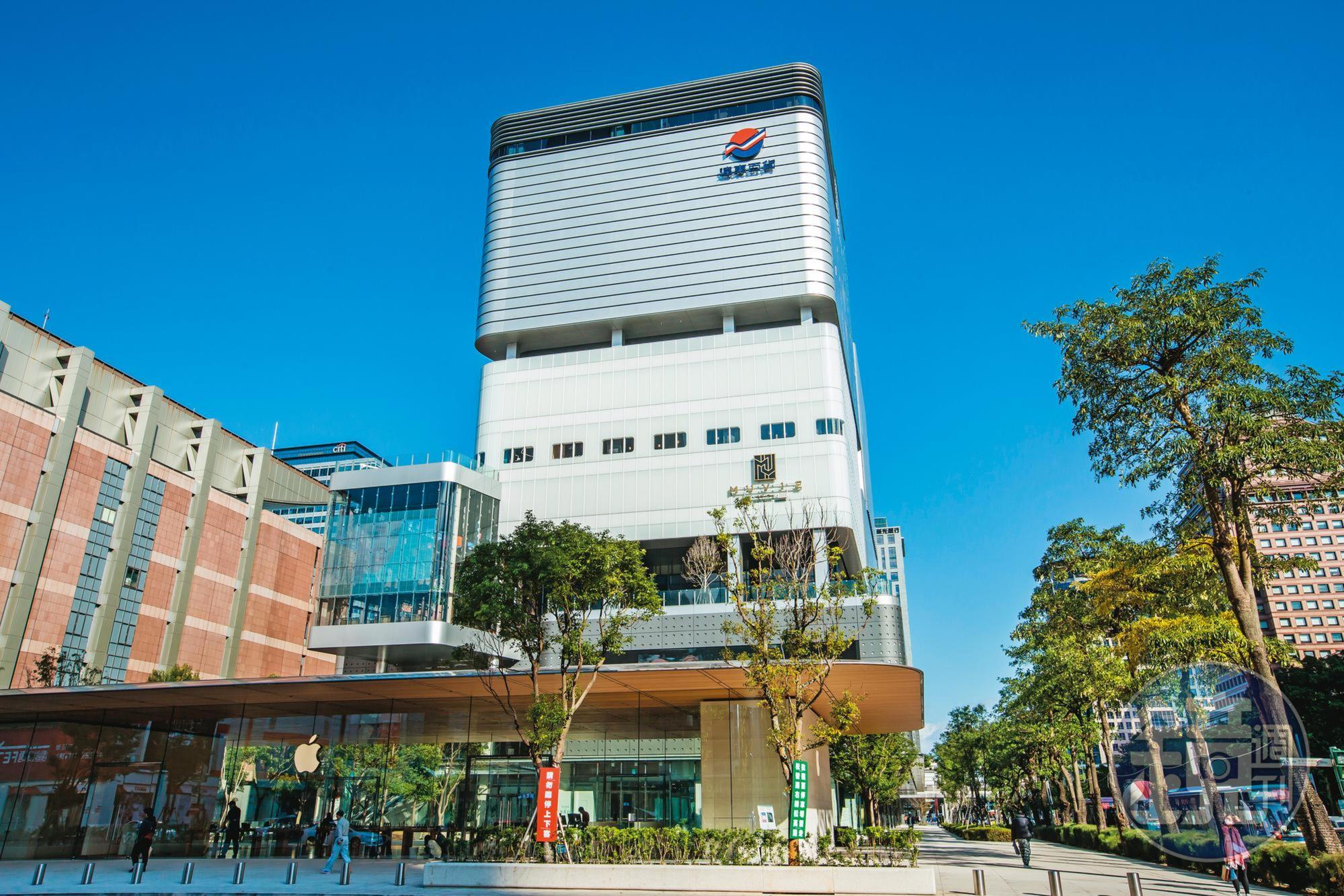 勞動基金遭股市大戶利用,炒作國內百貨龍頭股票遠百。圖為遠百信義A13。