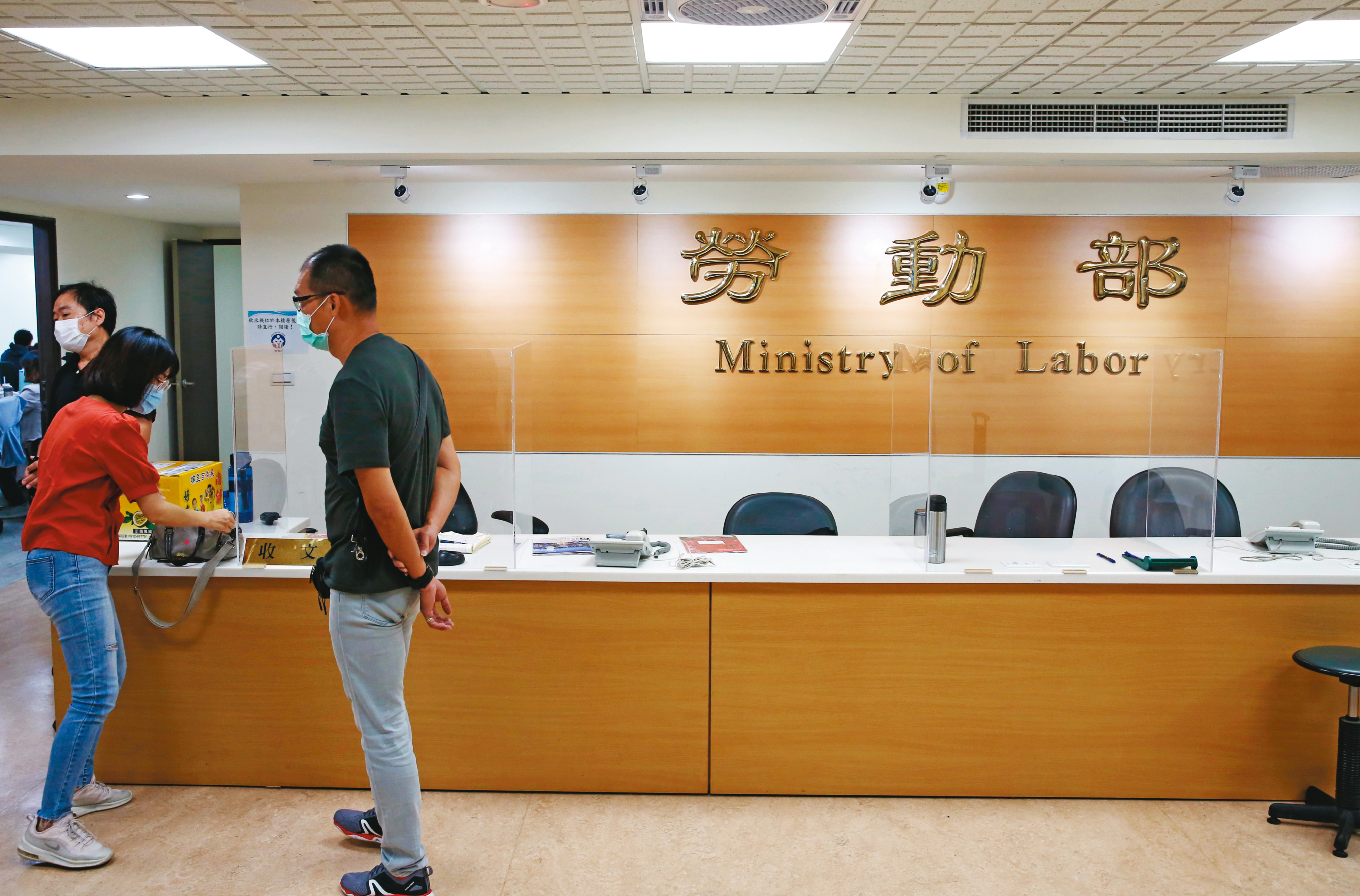 勞動基金逾4兆元卻涉及違法炒股，勞動部與台北地檢及廉政署正逐一清查有無其他不法。