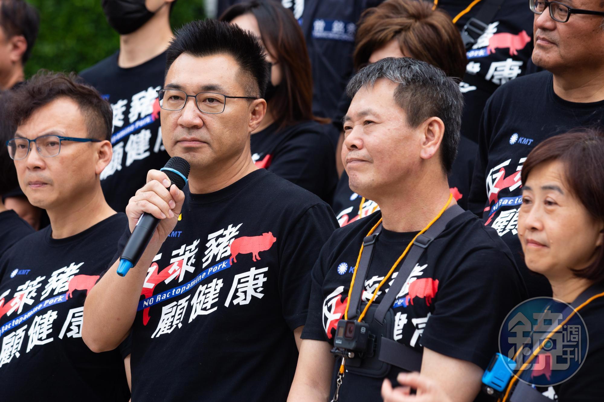 國民黨內傳出有人認為現任總召林為洲(右二)太衝,江啟臣(左二)緩頰稱黨團是合議的,所有幹部很辛苦。(本刊資料照)